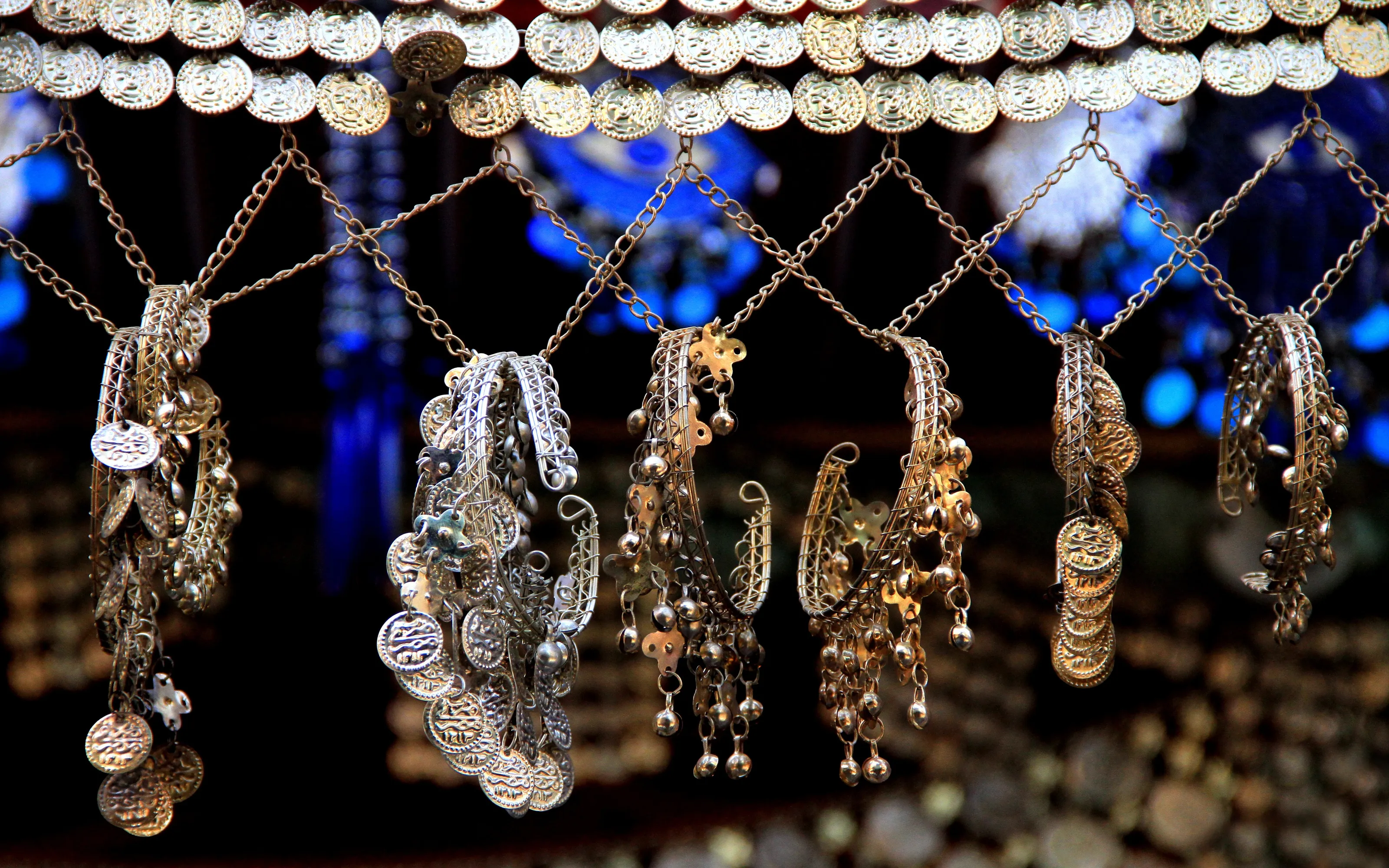 Hanging bracelet