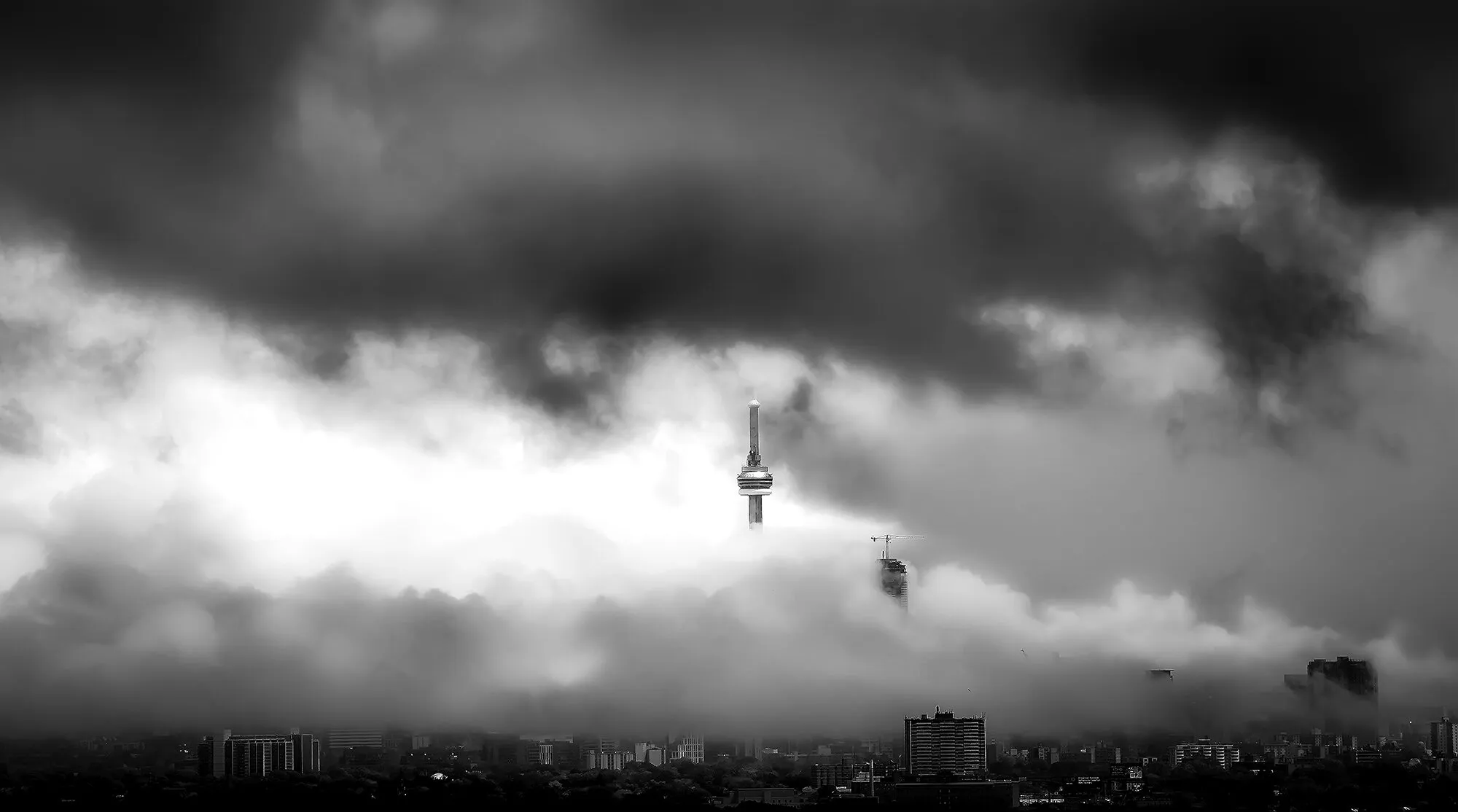 When the storm meets the fog
