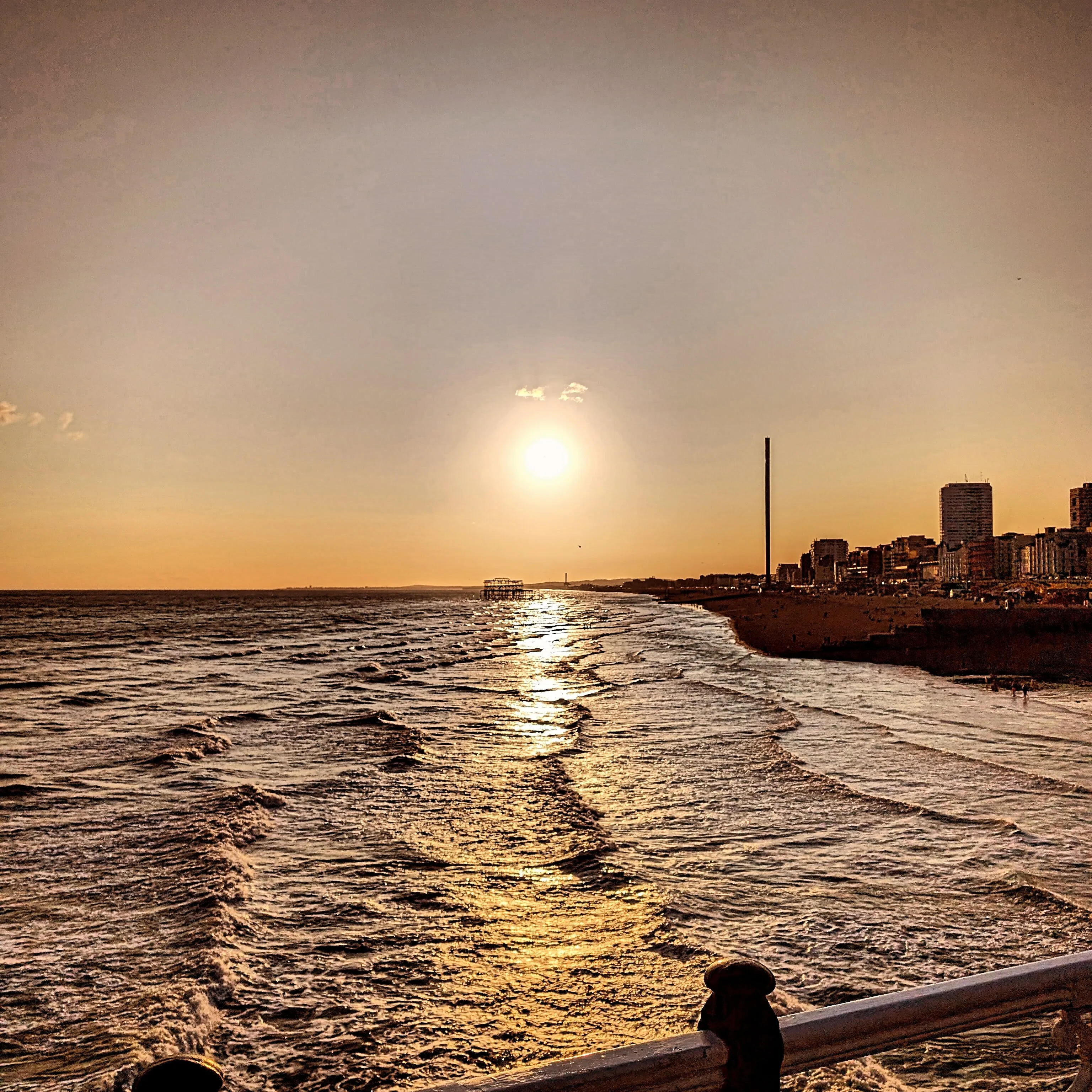 Io sole sull'acqua