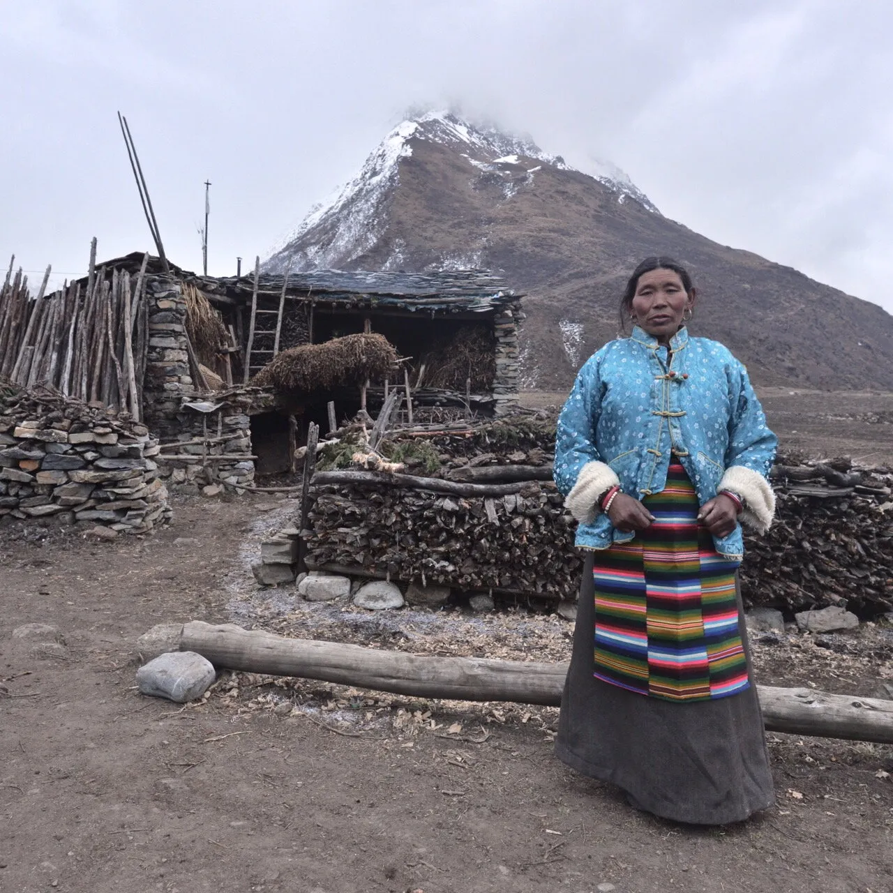 Samdo lady, Manaslu circuit, Nepal
