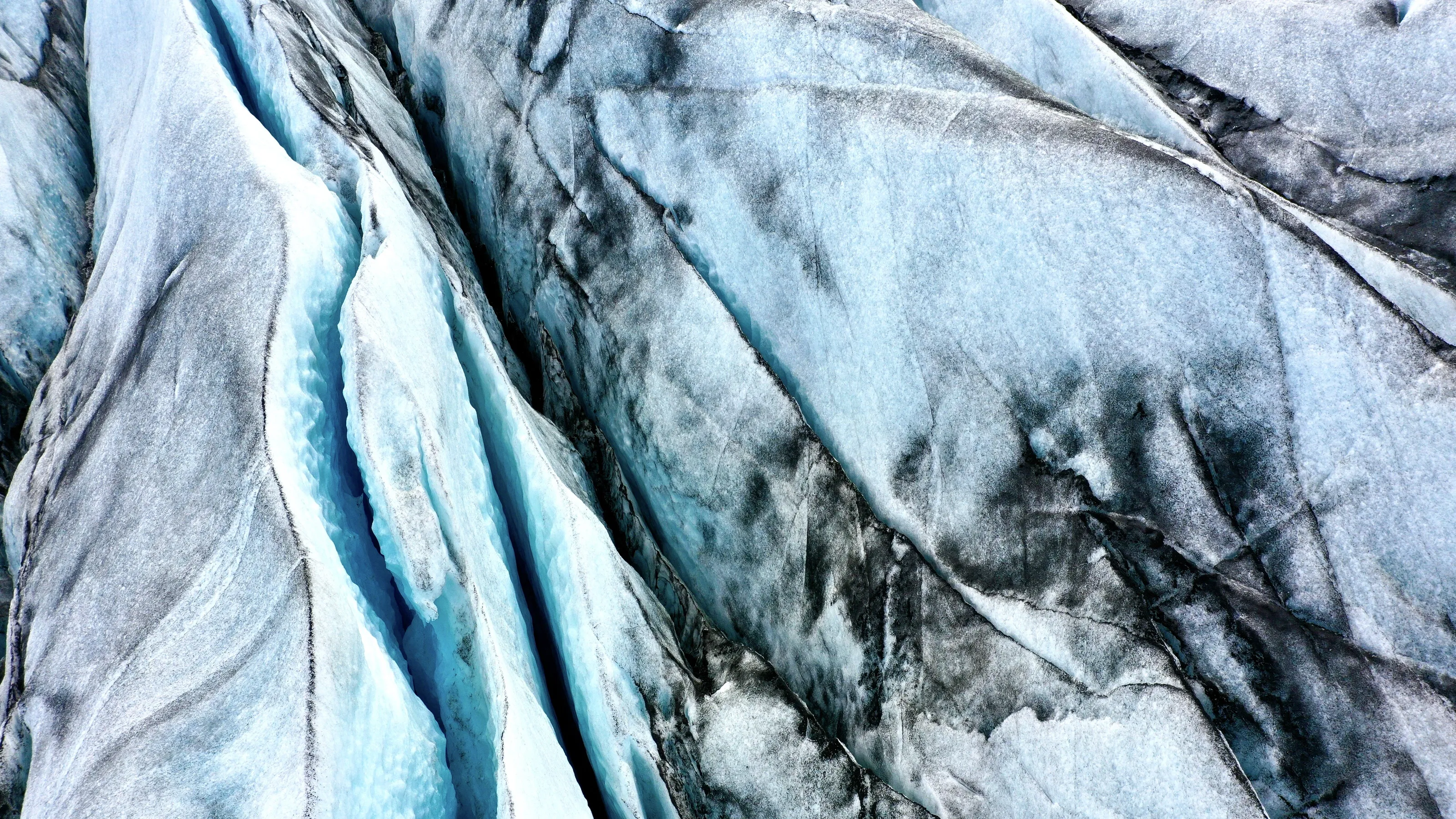 Veins of the ice giant