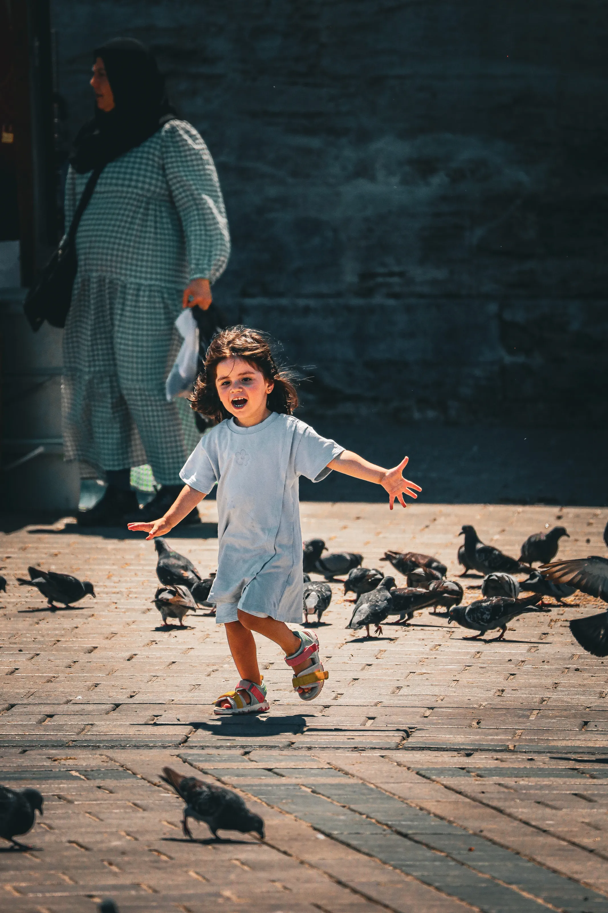 Girl with pigeons