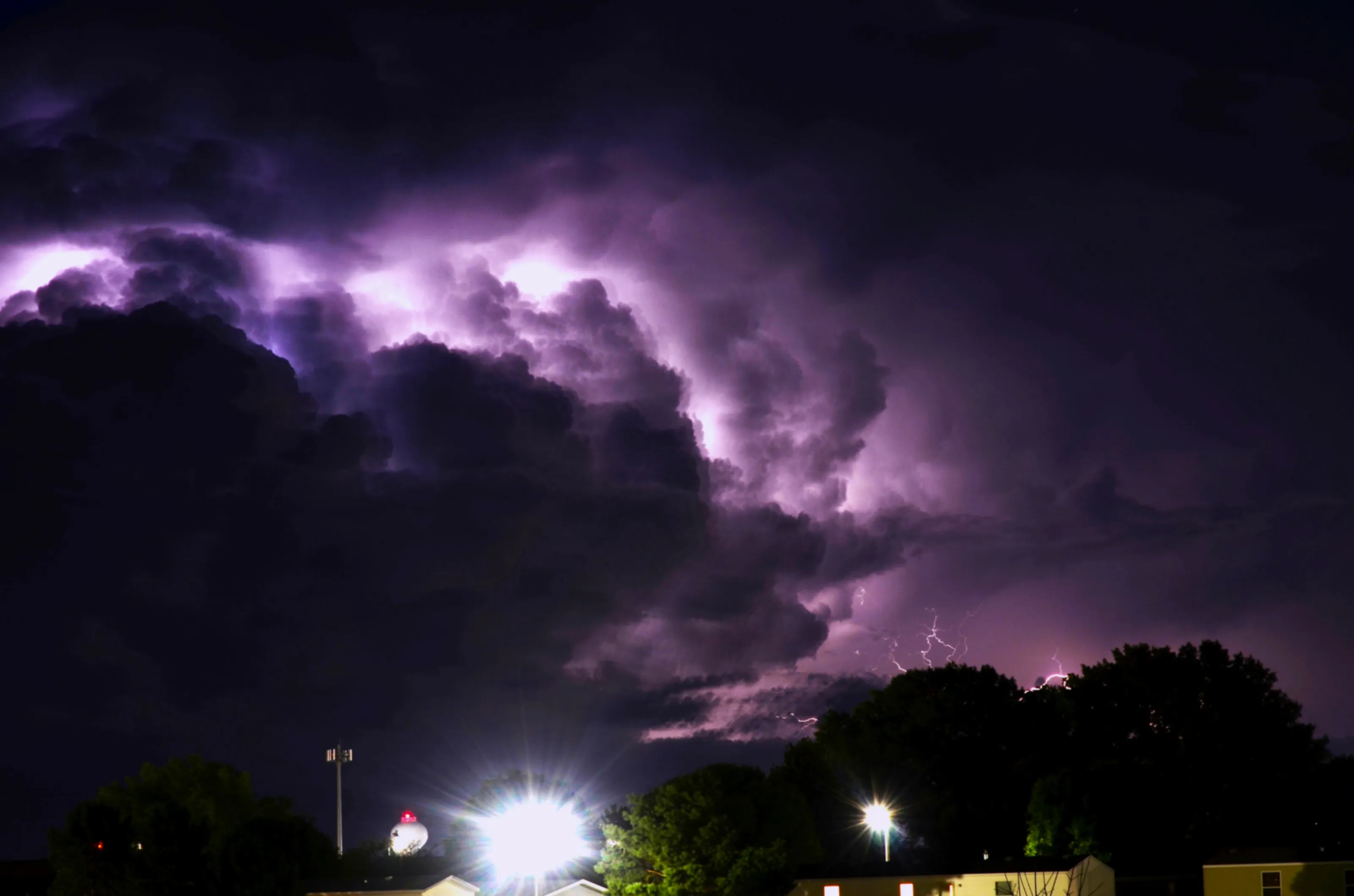 S. Dakota rolling lightening