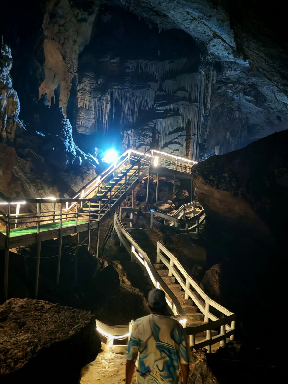 lung khuy cave