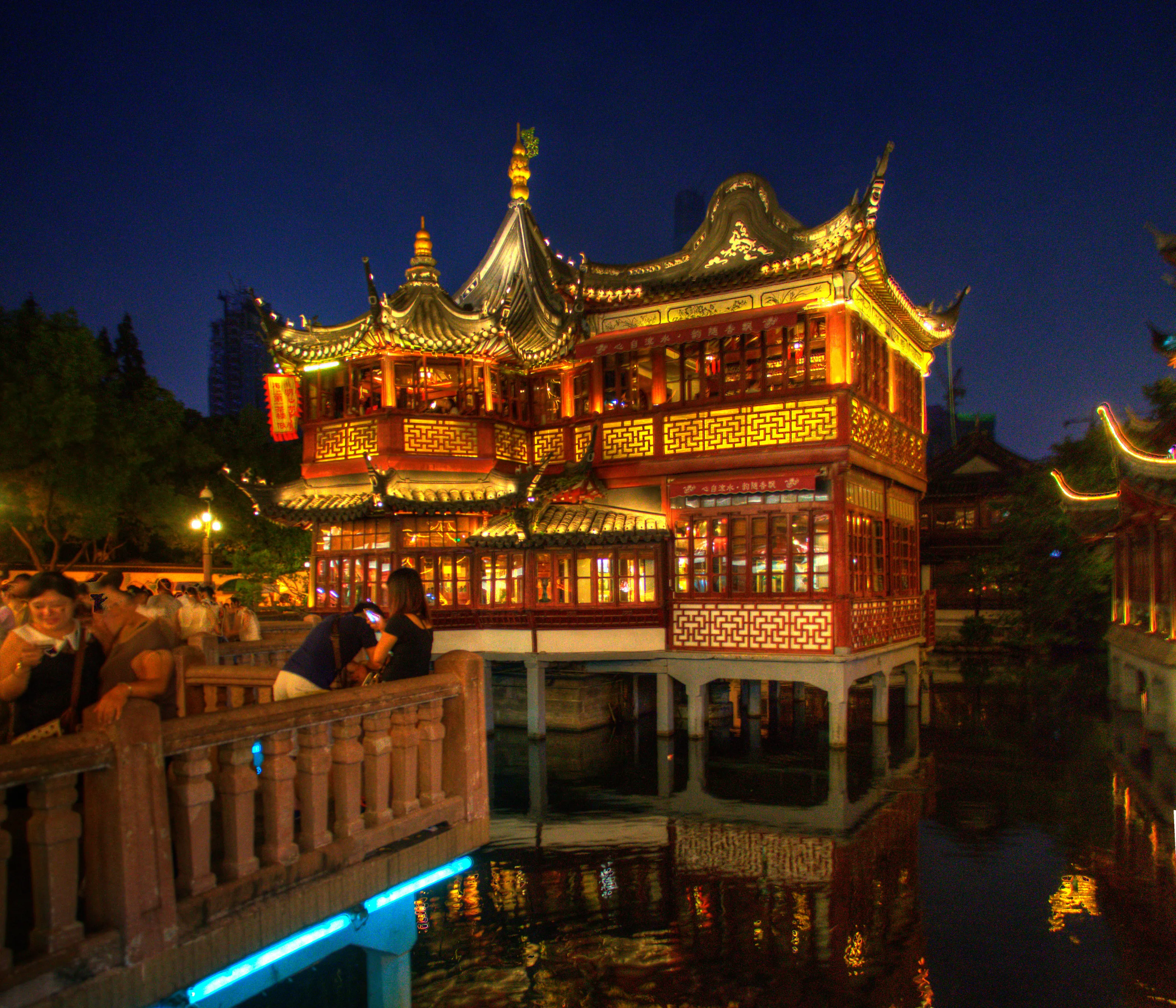 YuGarden in Shanghai at night