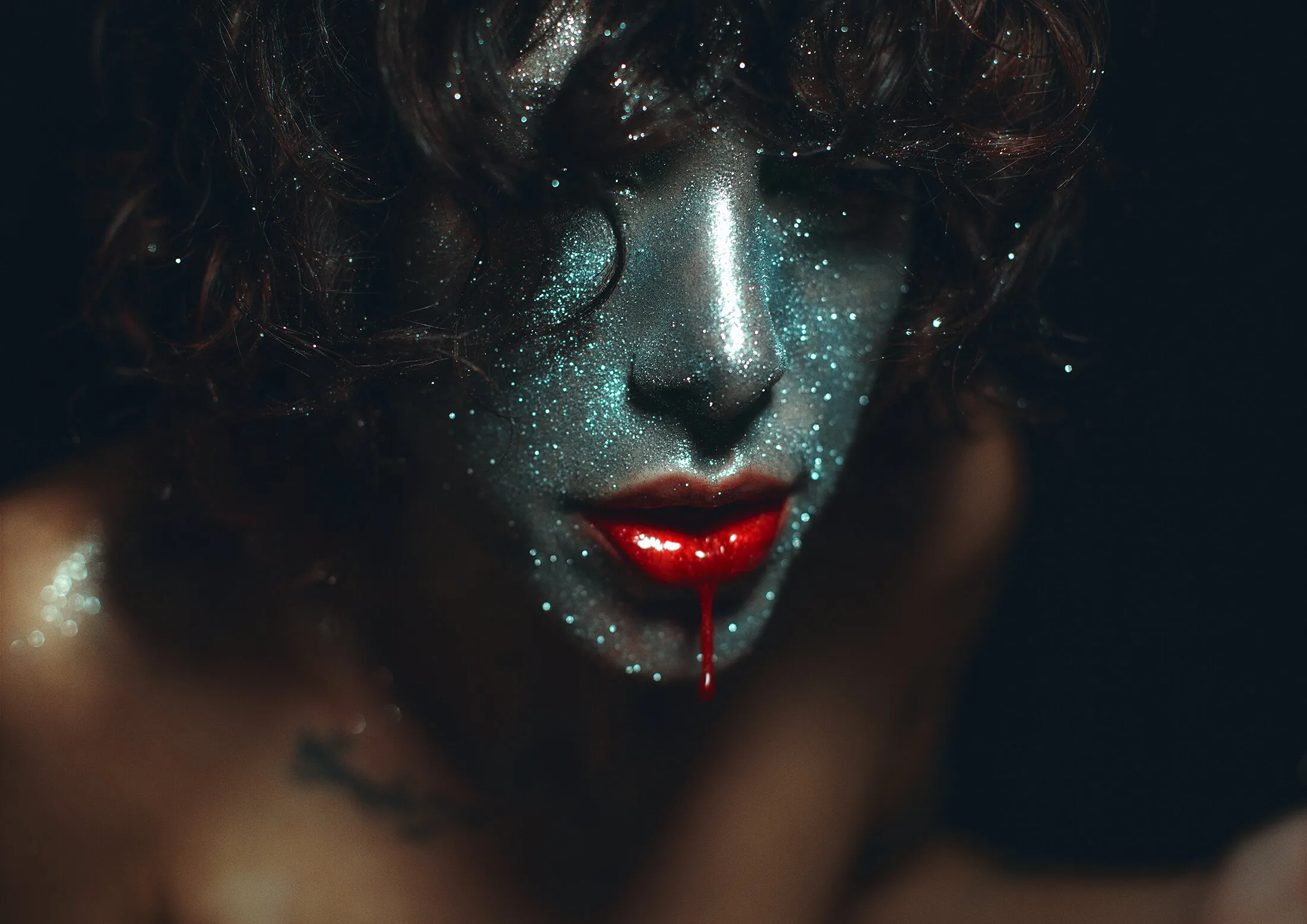 I shimmer, I bleed