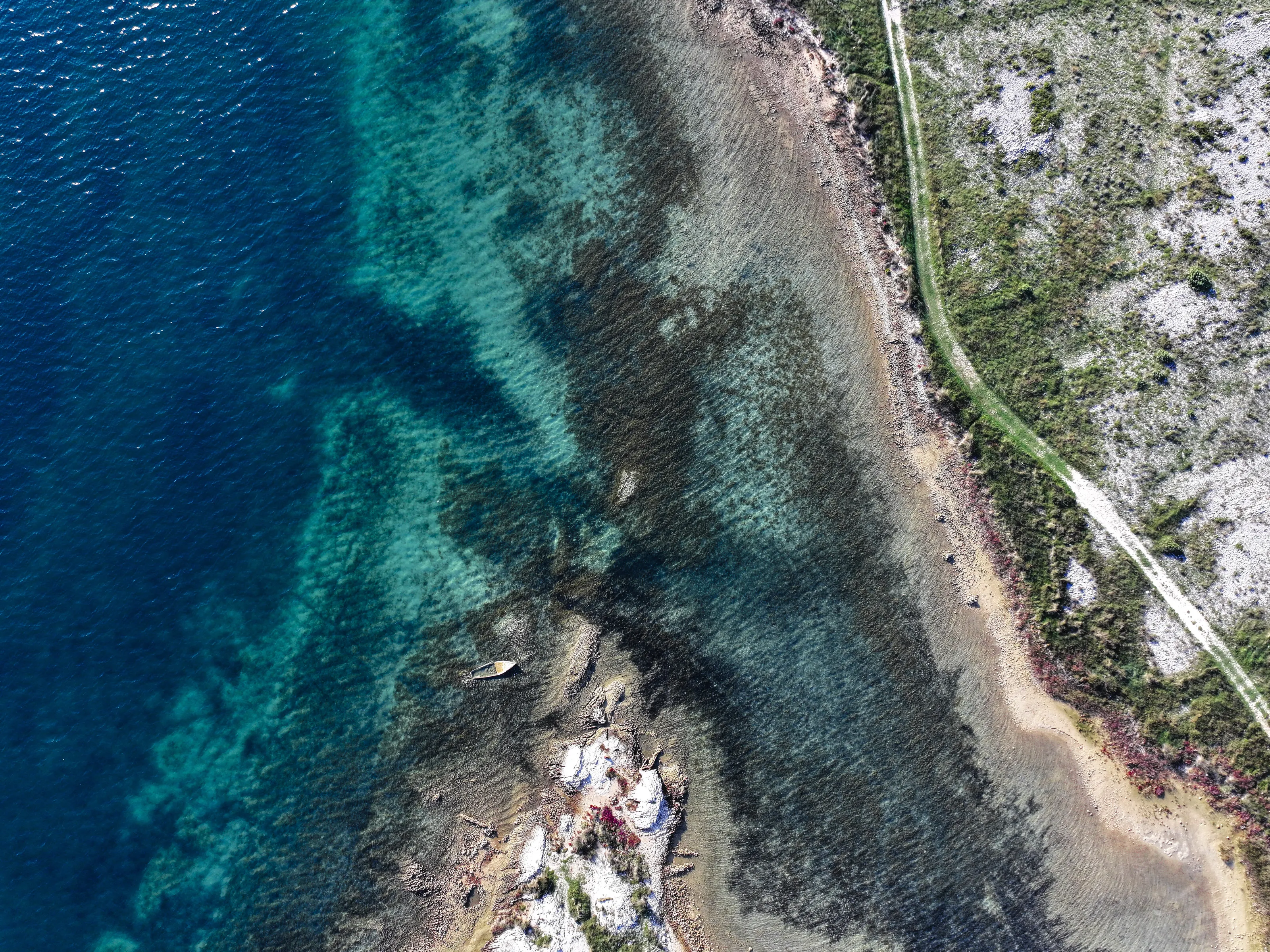 Connection between land and island