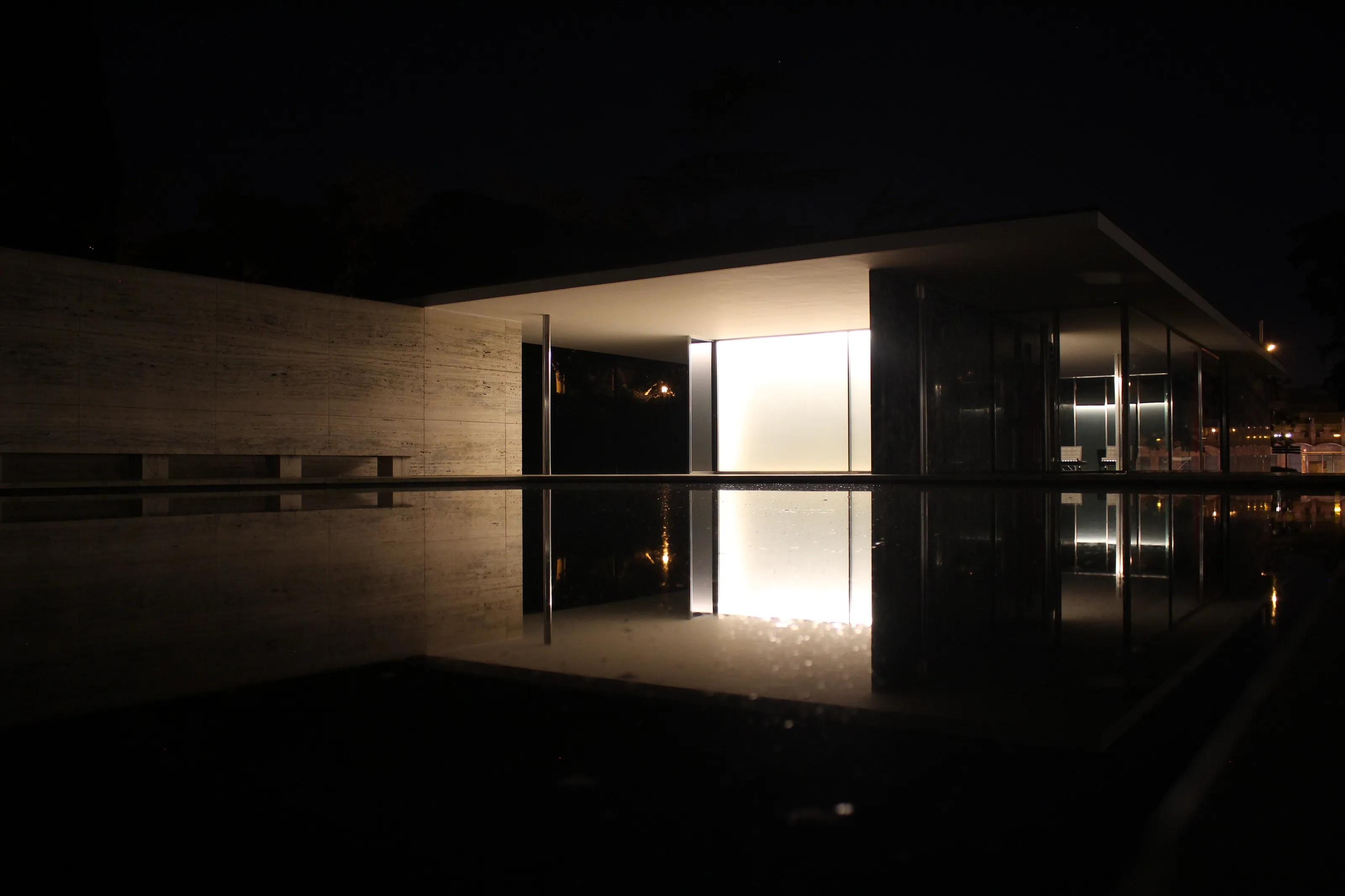Mirror van Der rohe
