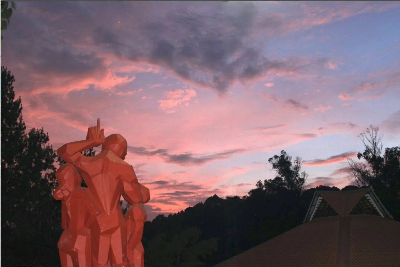 Lovedale Silhouette