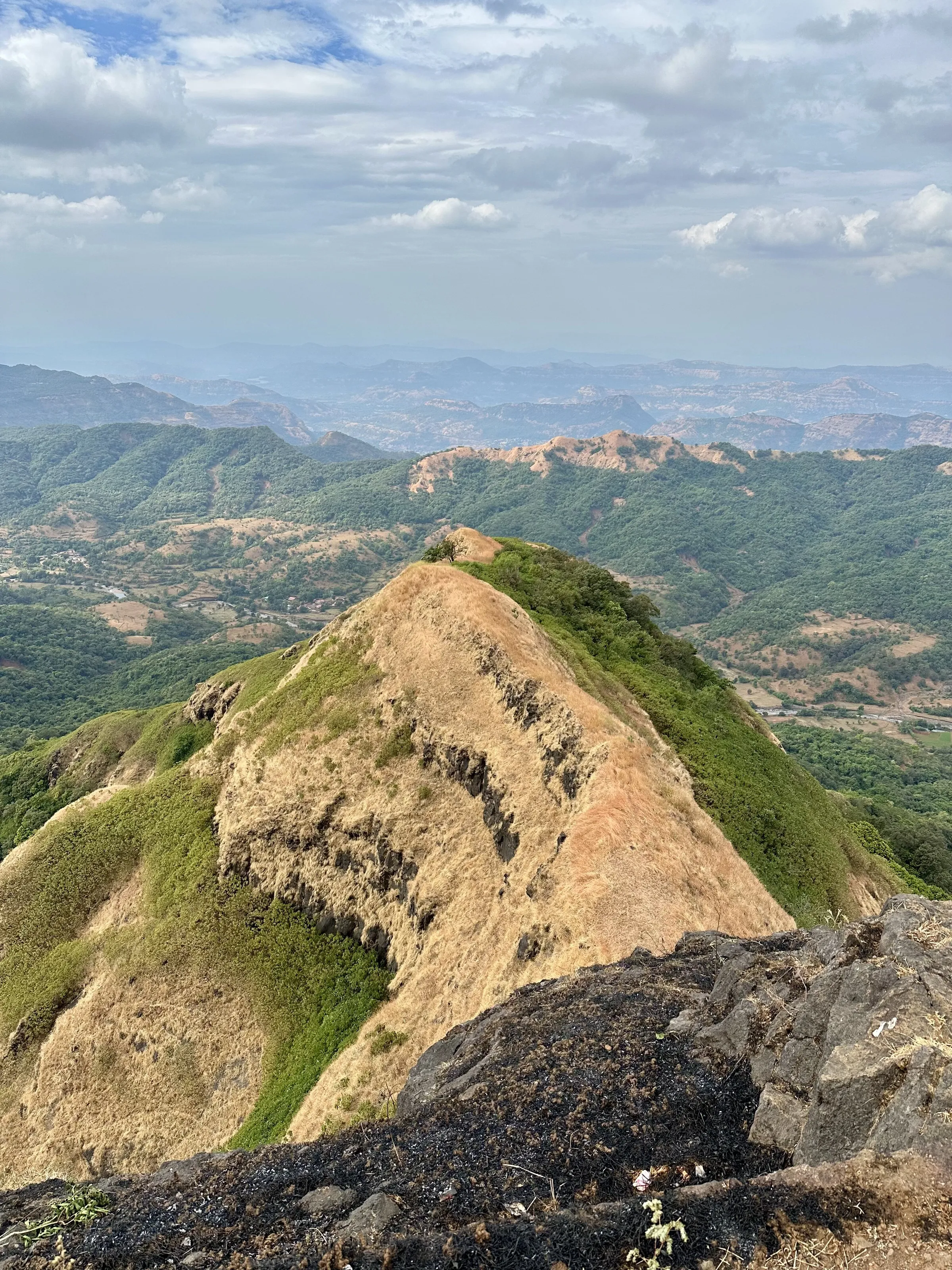 PANAROMIC VIEW OF MOUNTAIN RANGE