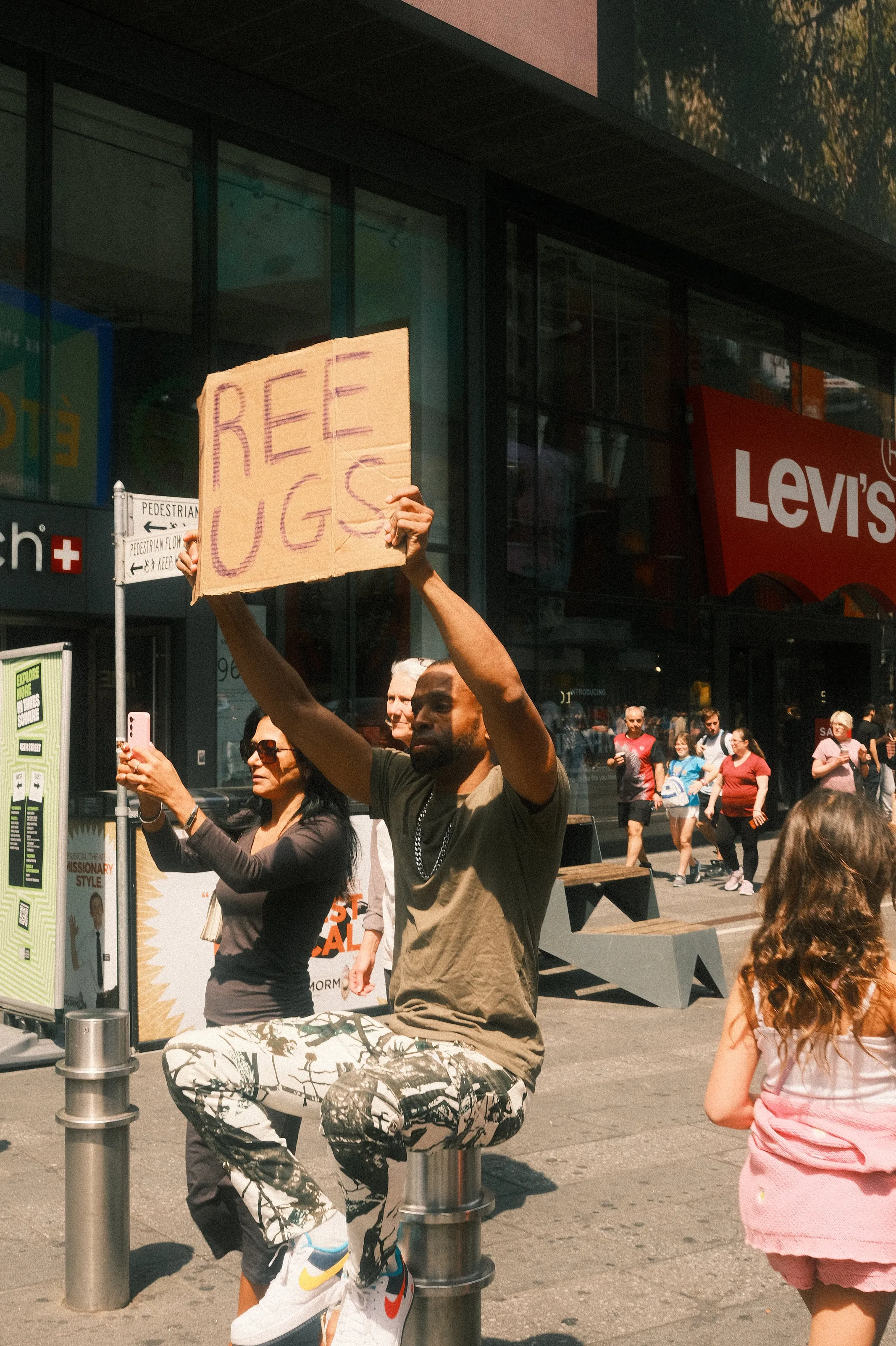 Free hugs