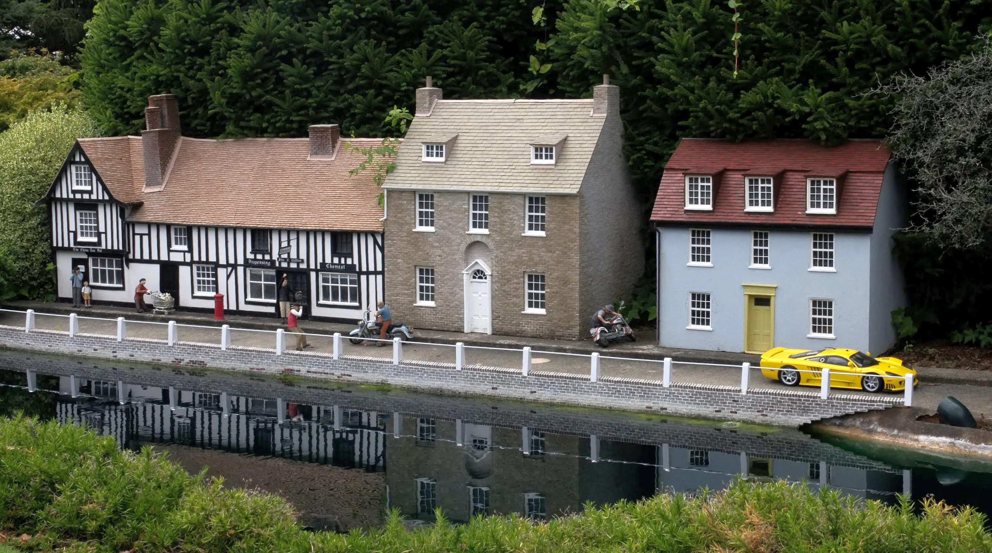 Miniature Model Scenes and Objects