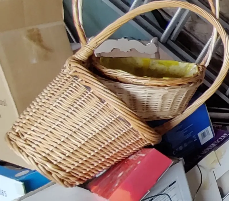 Baskets (not hanging baskets)