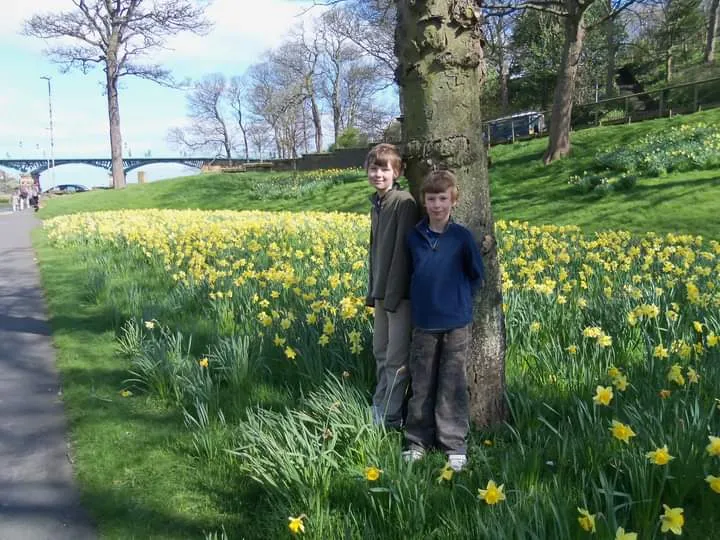 People With Daffodils (in colour)