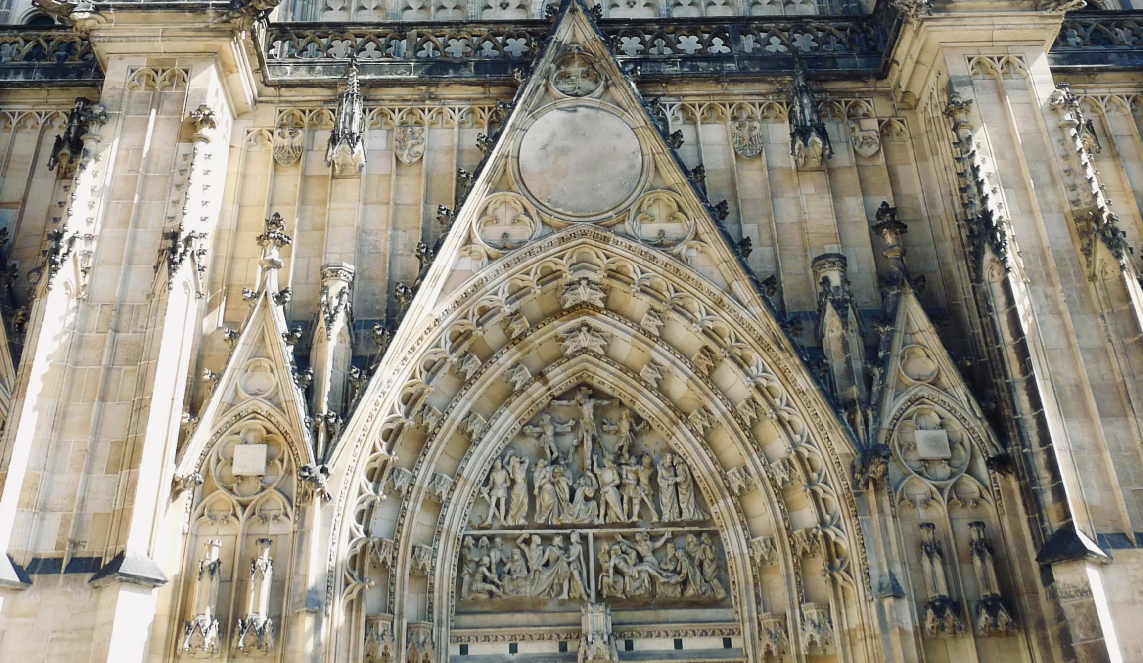 Architecture of Churches and Cathedrals (colour)