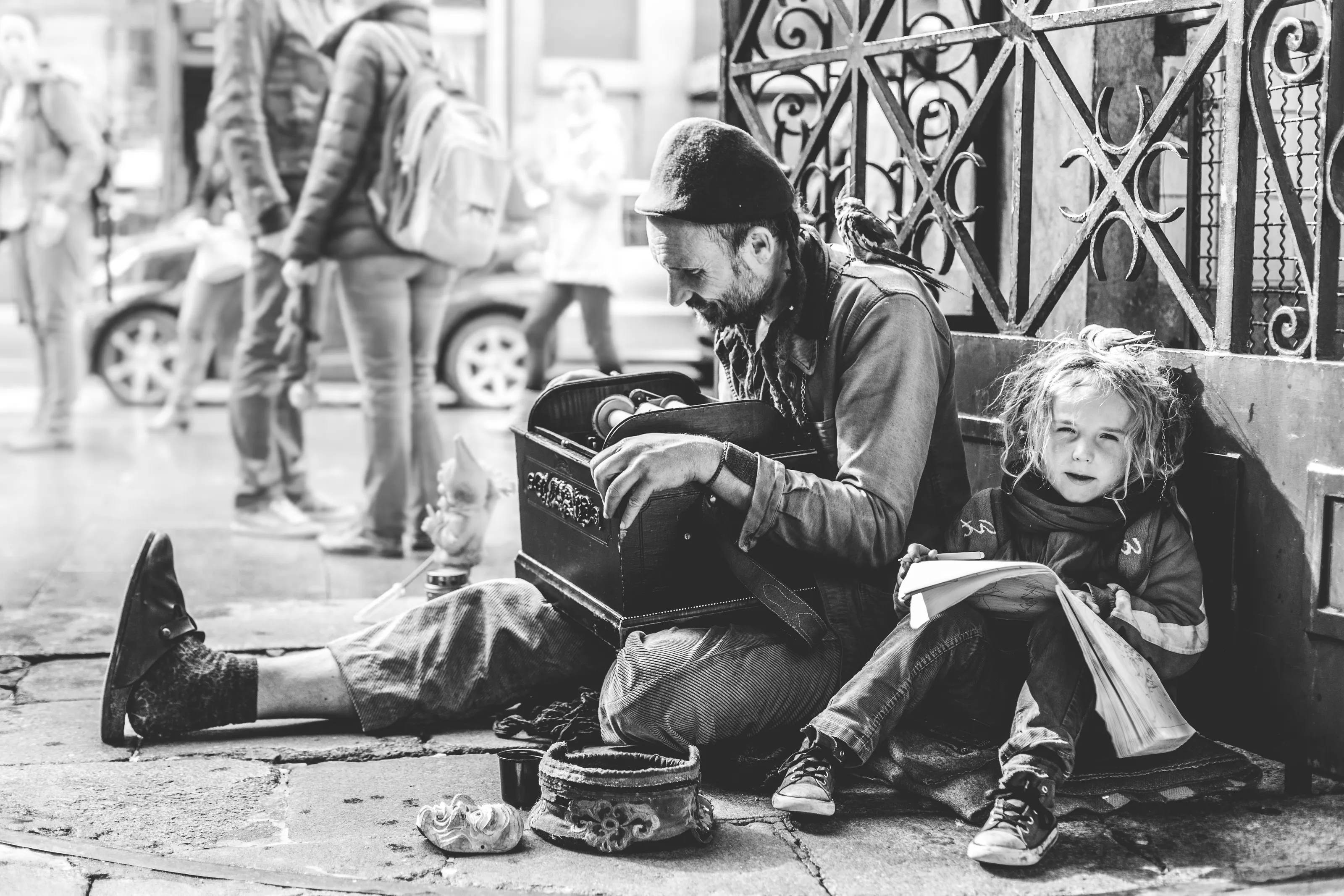 Agonies of city life