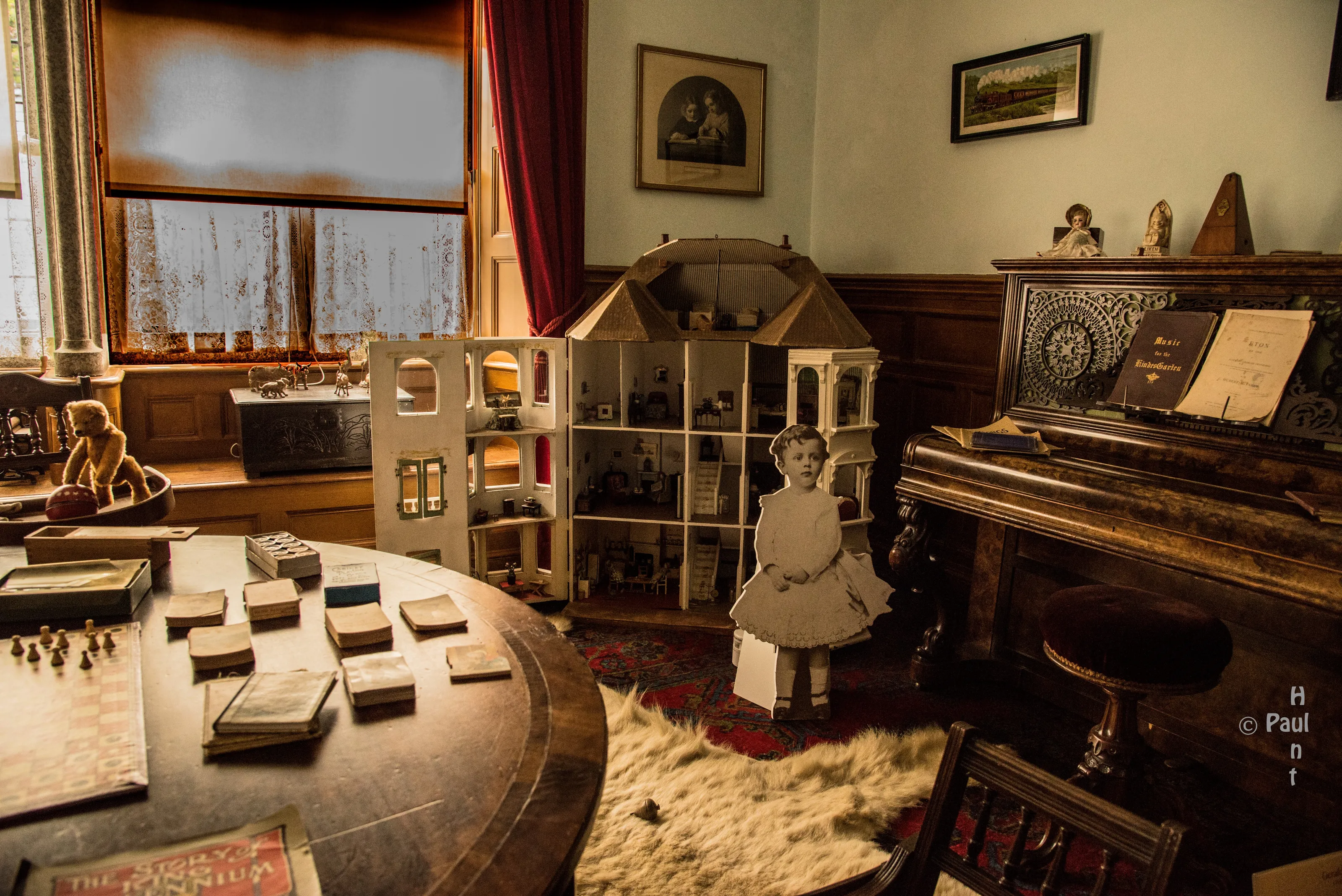 Toys and childhood knicknacks