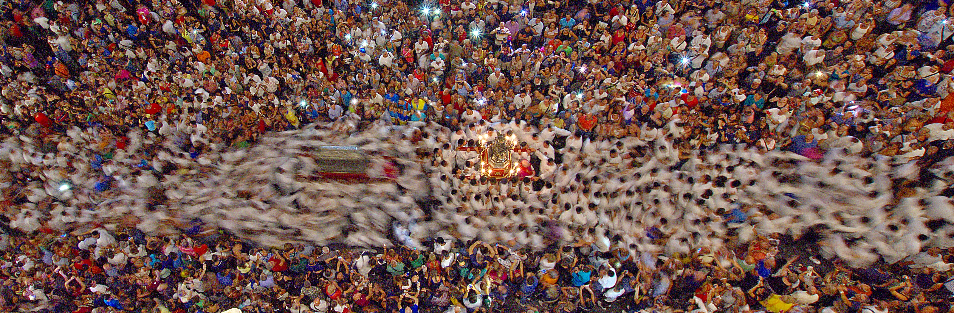 Multitudes - People, animals, or objects