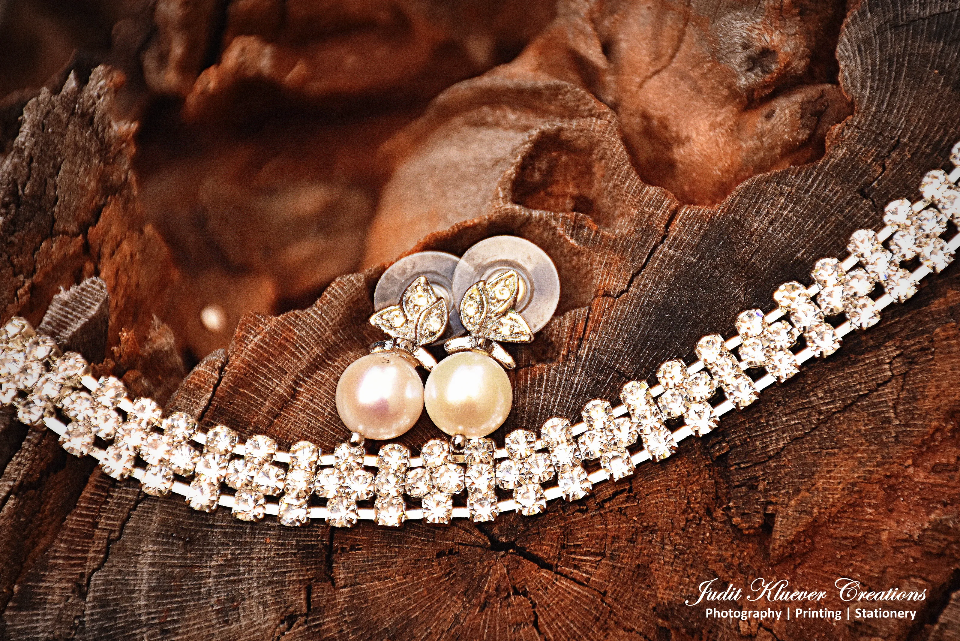 Diamonds, Gems & Crystals