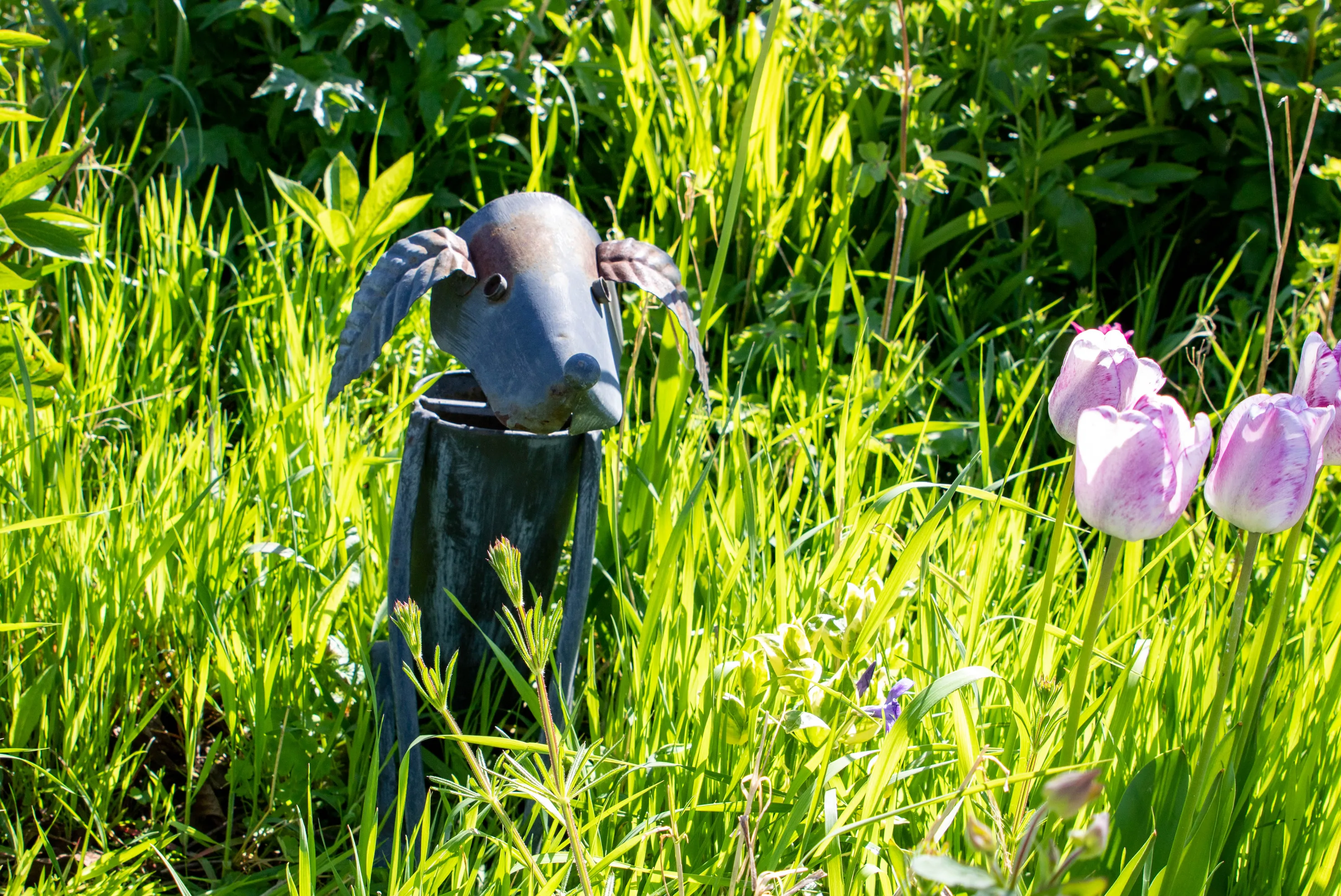 Garden figures and statues
