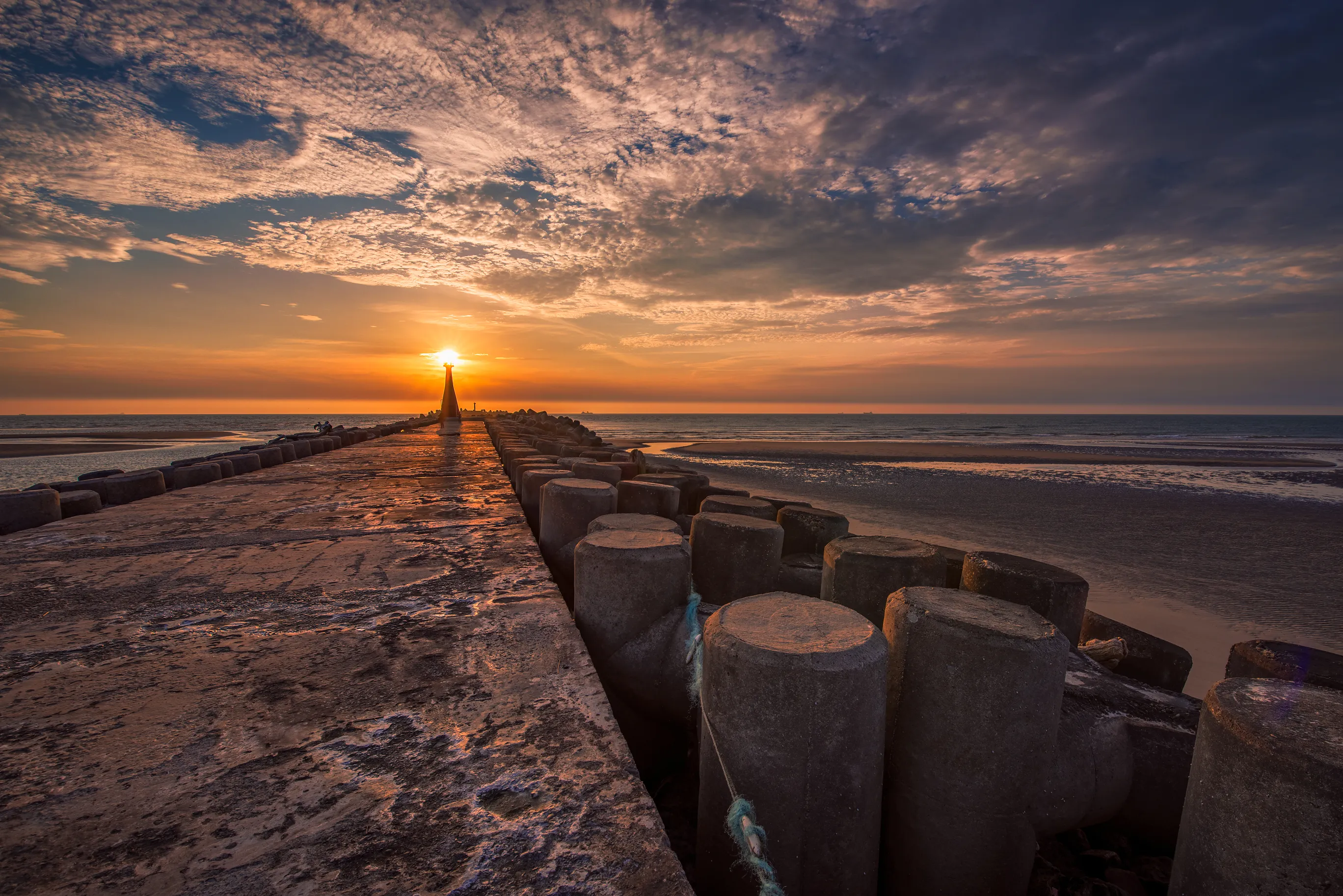 Leading lines to the sun or moon