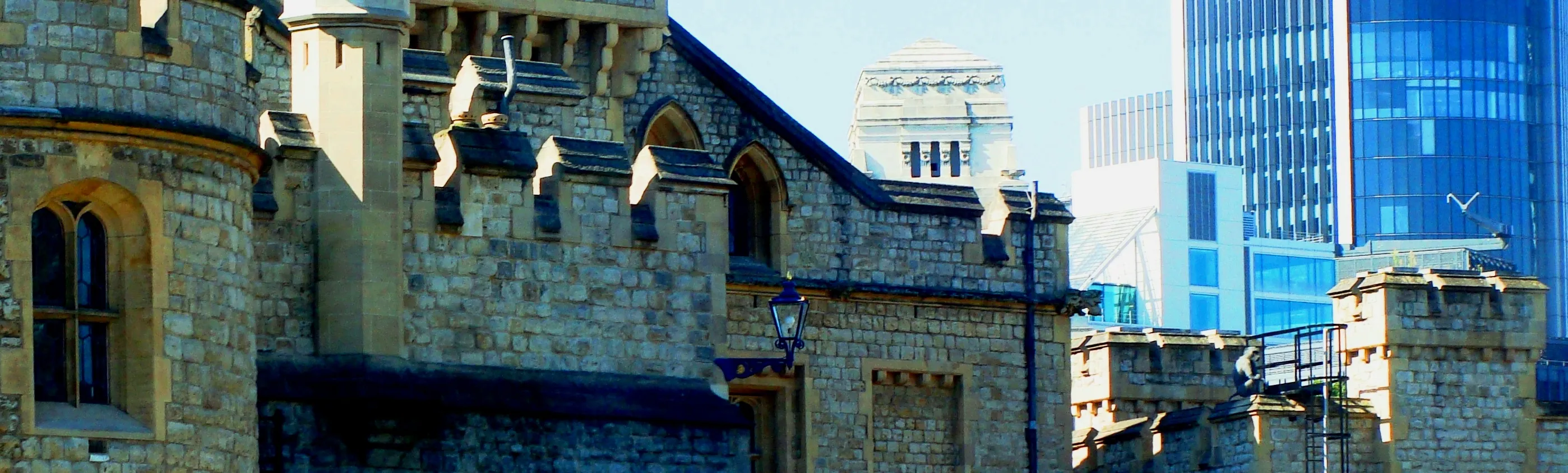 Happy Neighbours: Old and New Architecture
