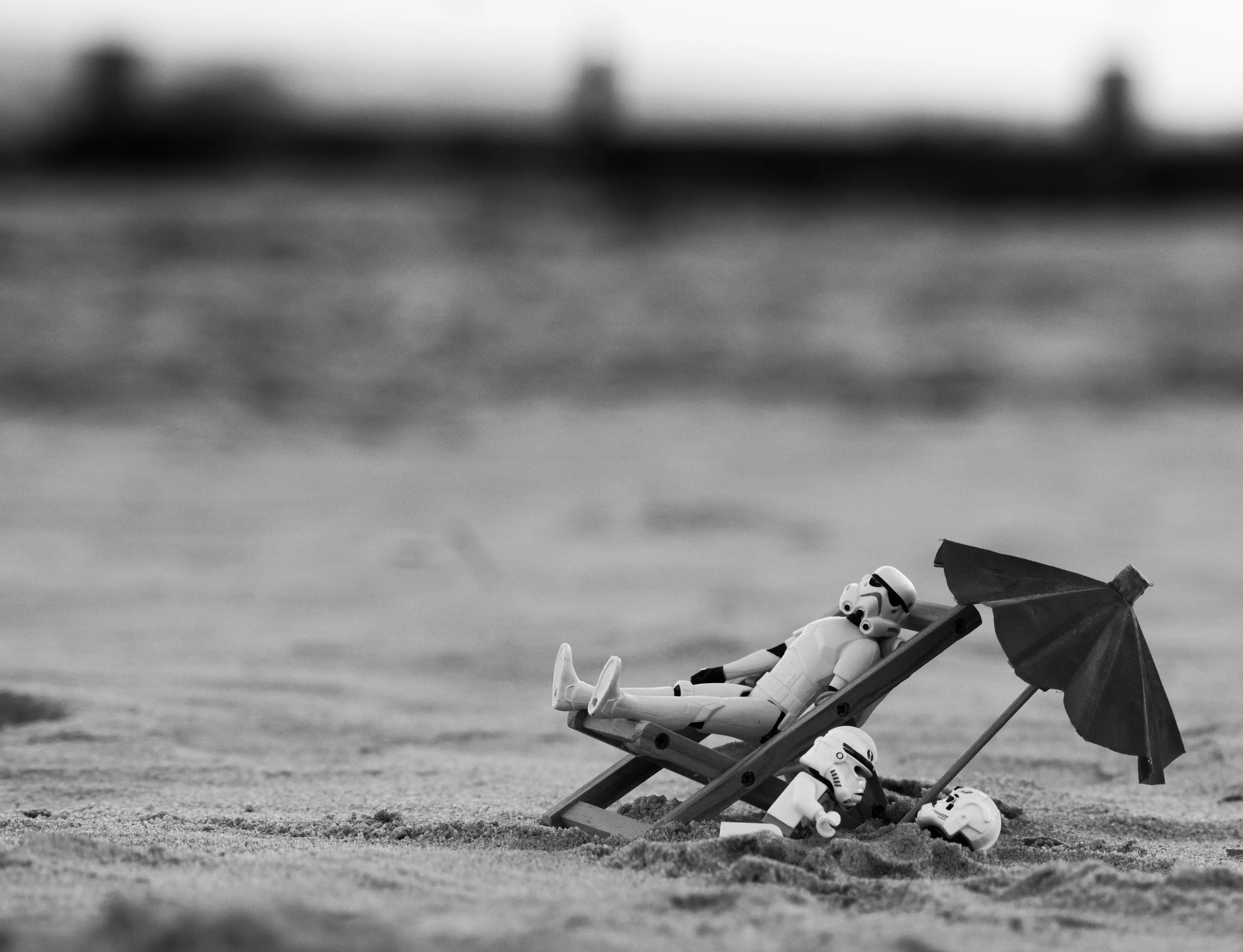 The beach in black & white