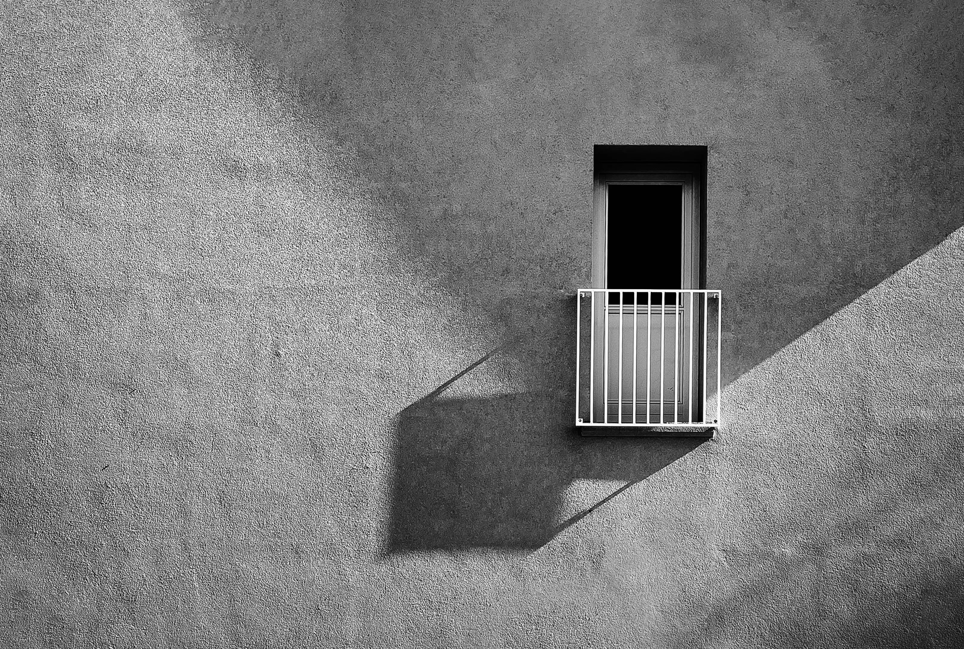 Minimalism in black and white.