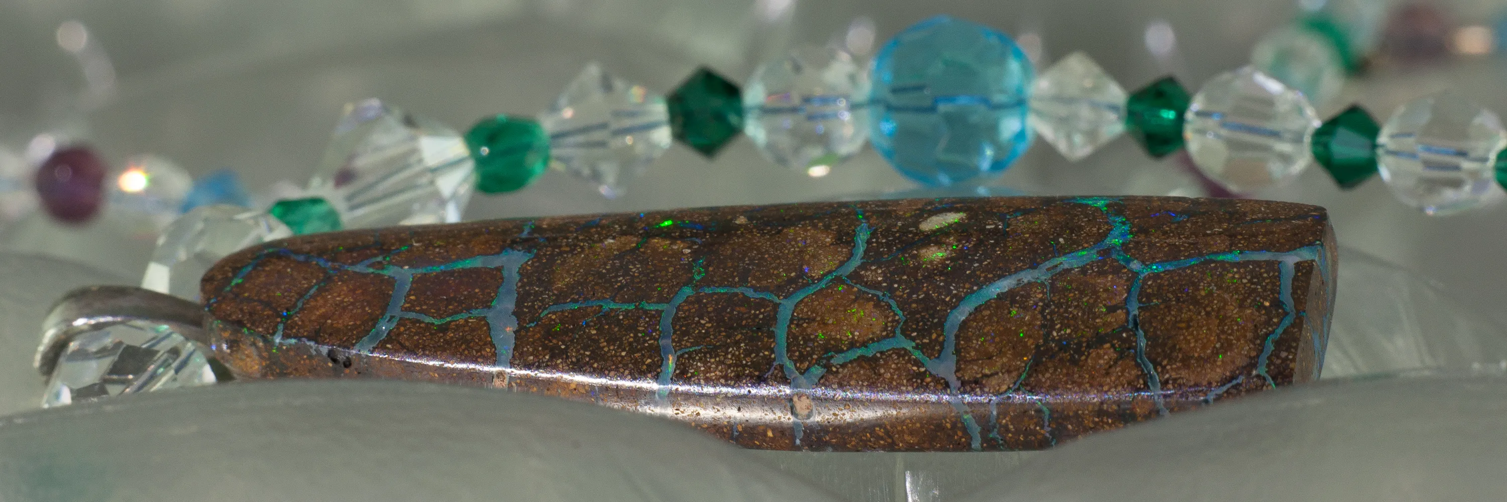 Precious and semi-precious stones (loose or set)