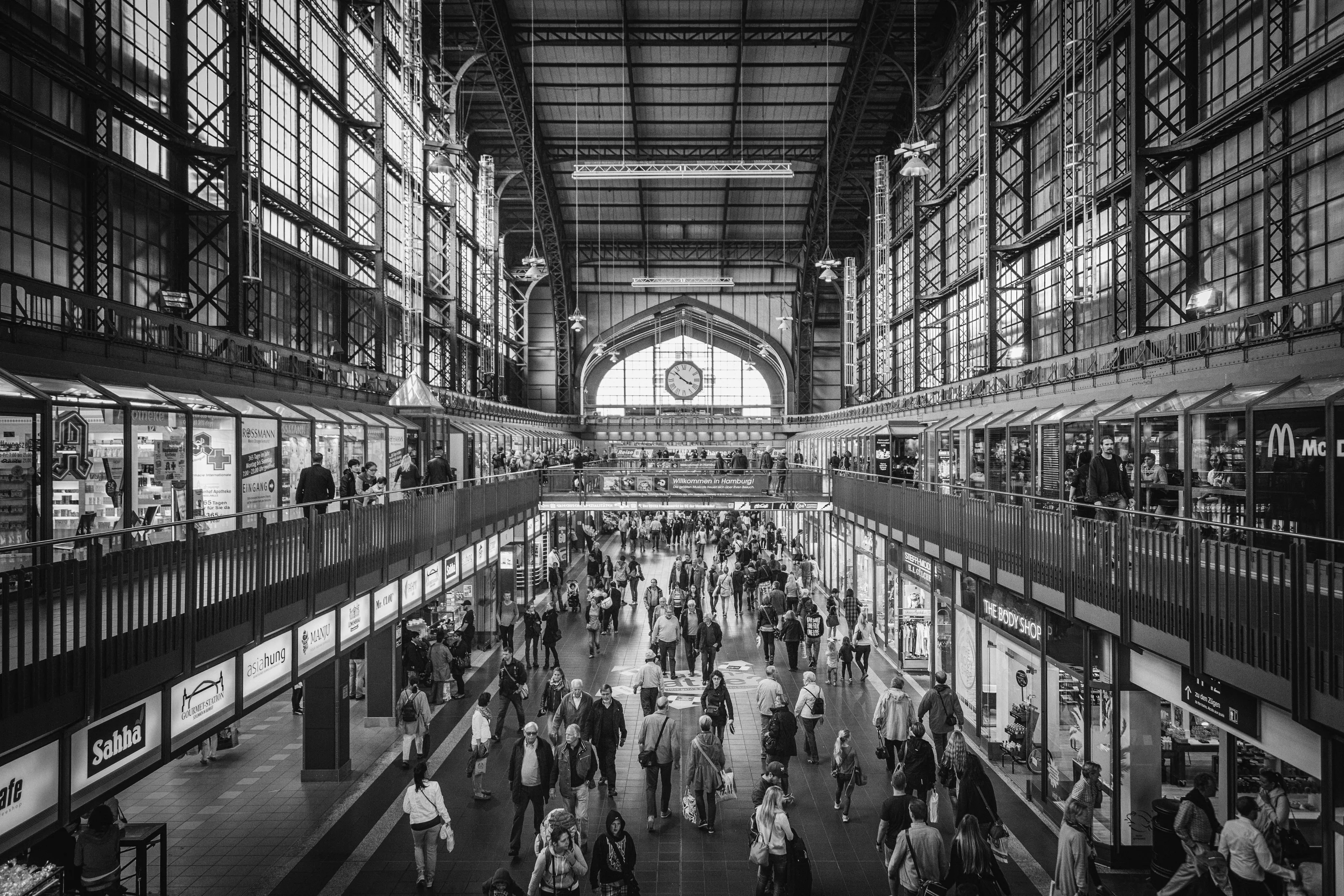 Shopping Malls/Shopping Centres