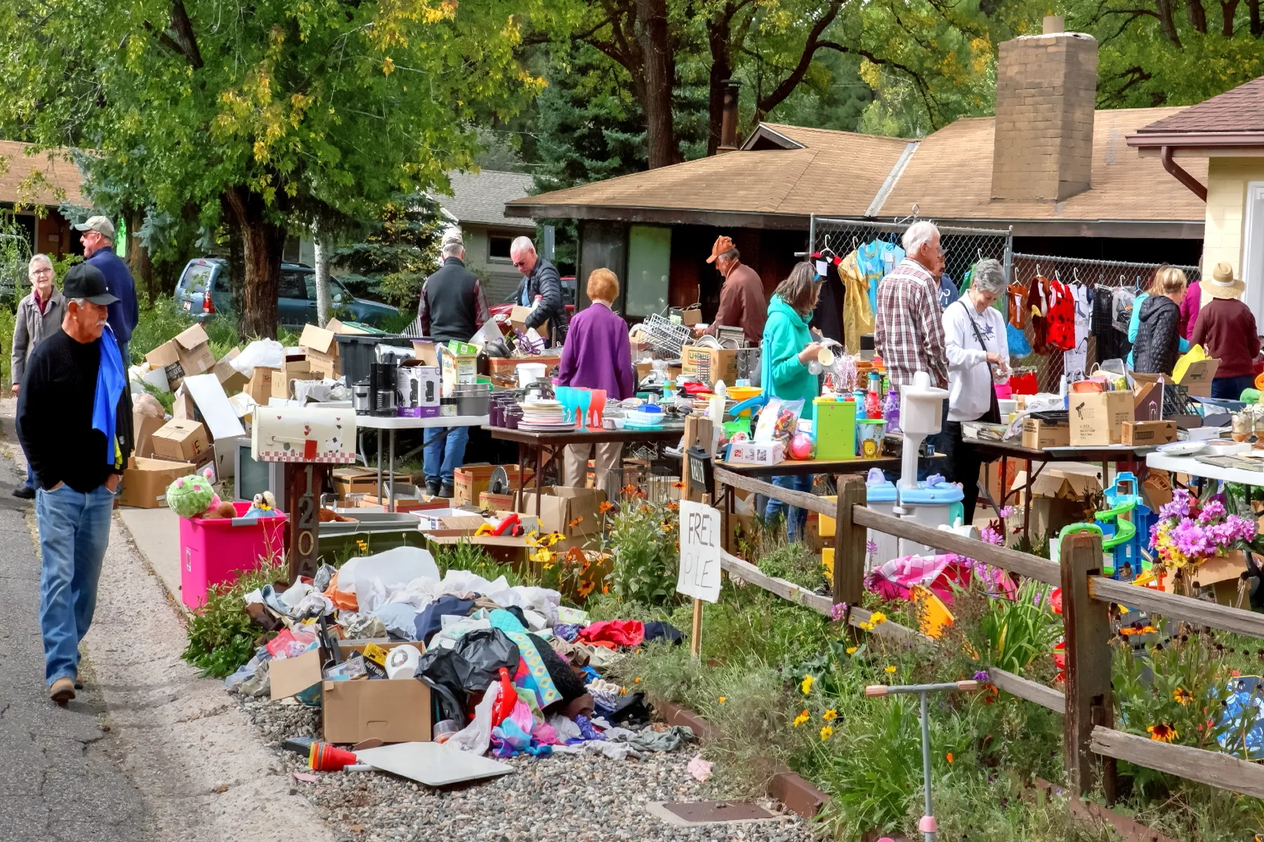 Yard Sales, Flea Markets and Secondhand Stores