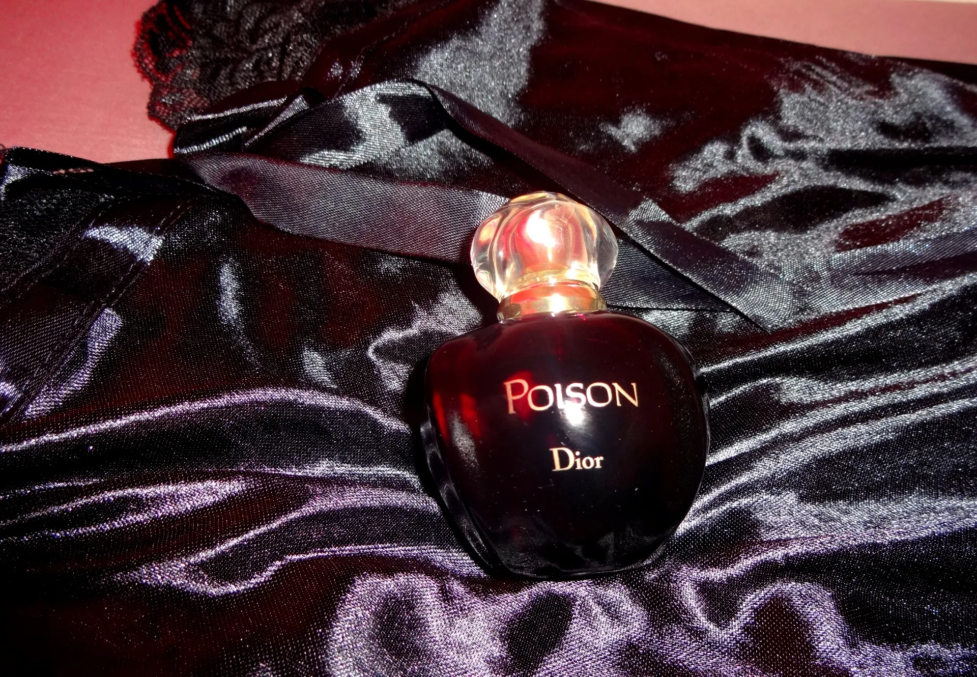 Single Bottle of Perfume or Aftershave (in colour)