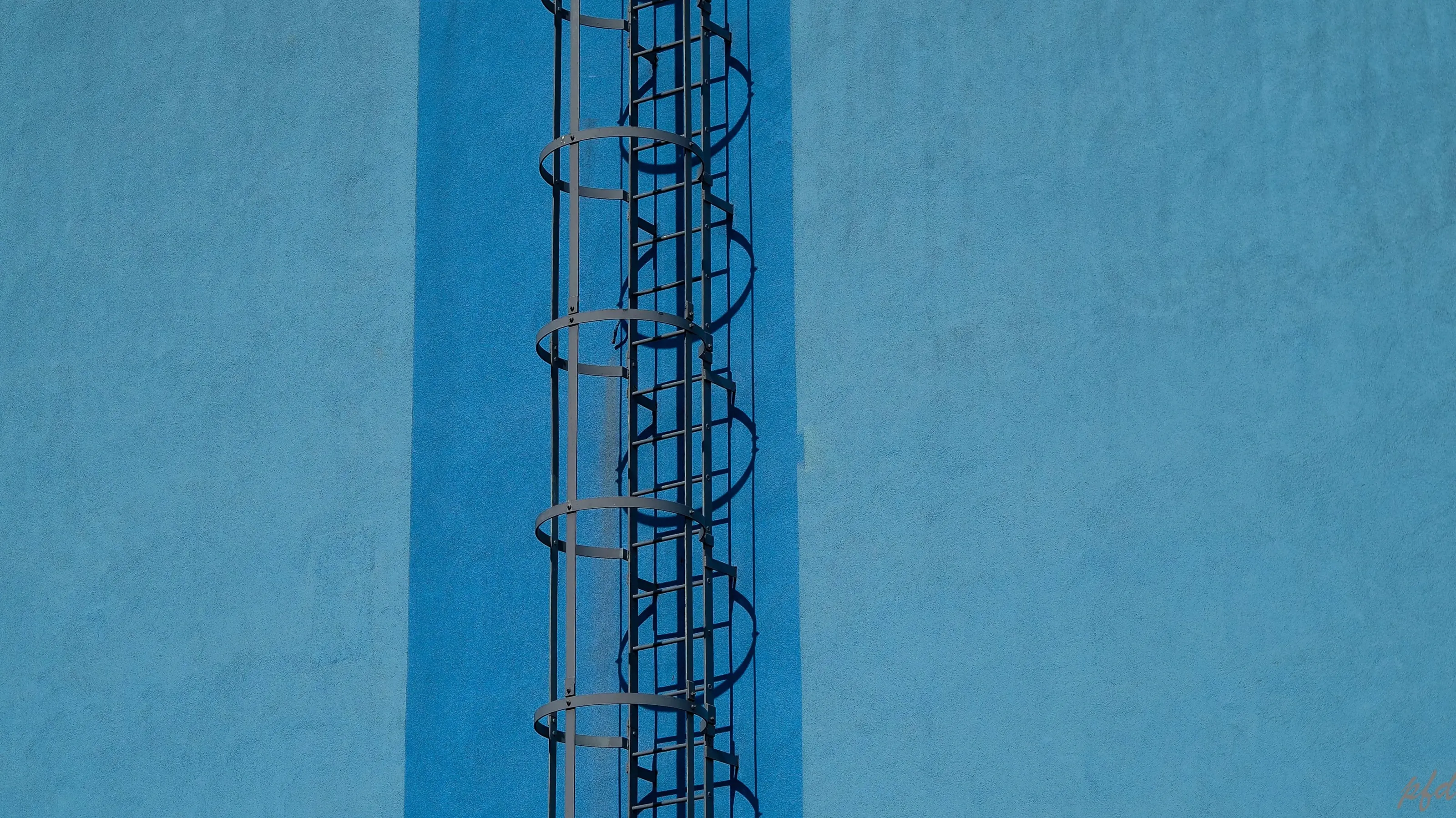 Minimalist External Architecture (in colour)