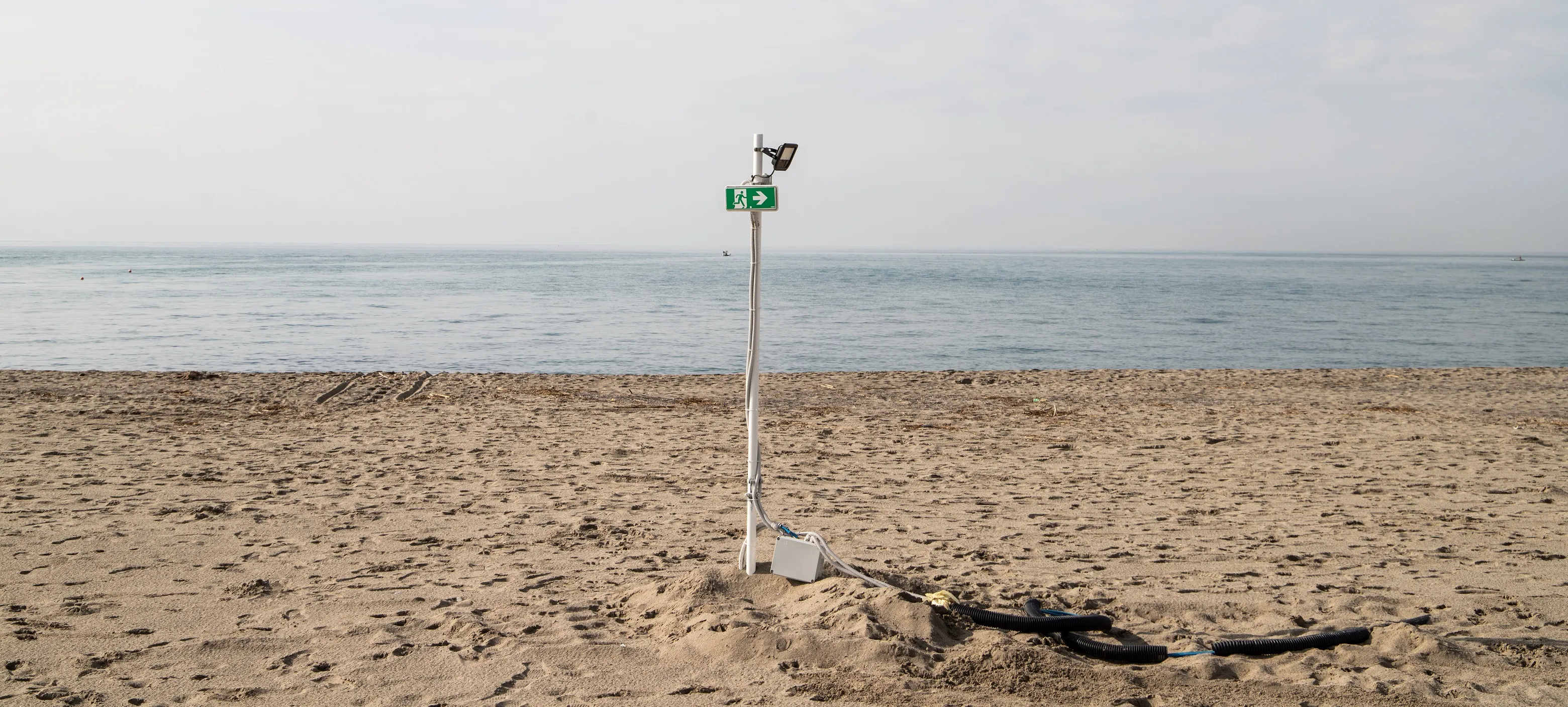 Single Man-Made Objects in Nature (no buildings)