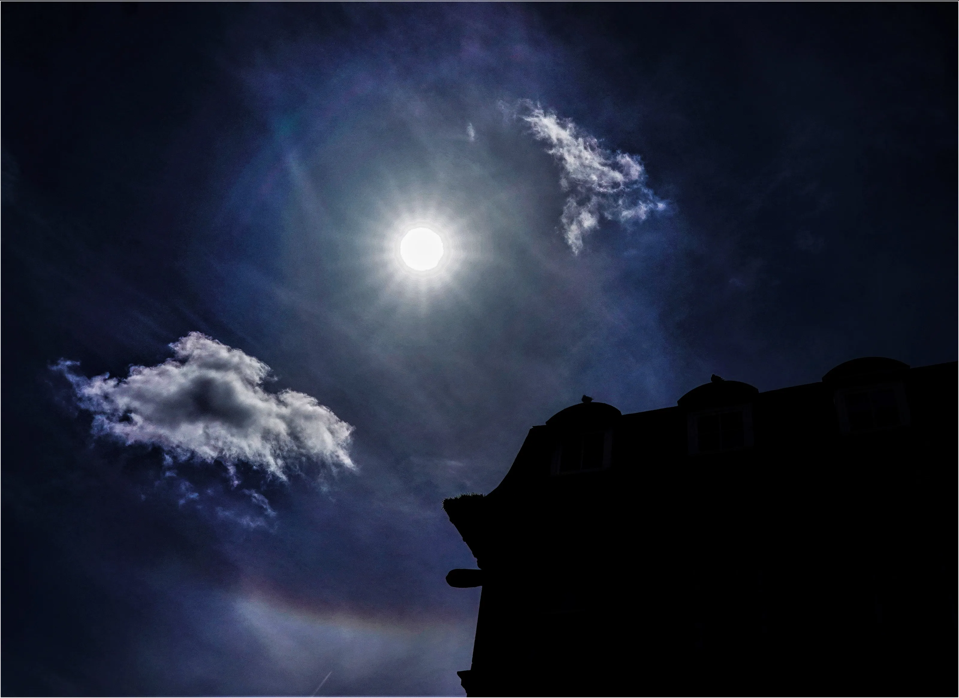 Daytime Sun in Colour (no sunset or sunrise)
