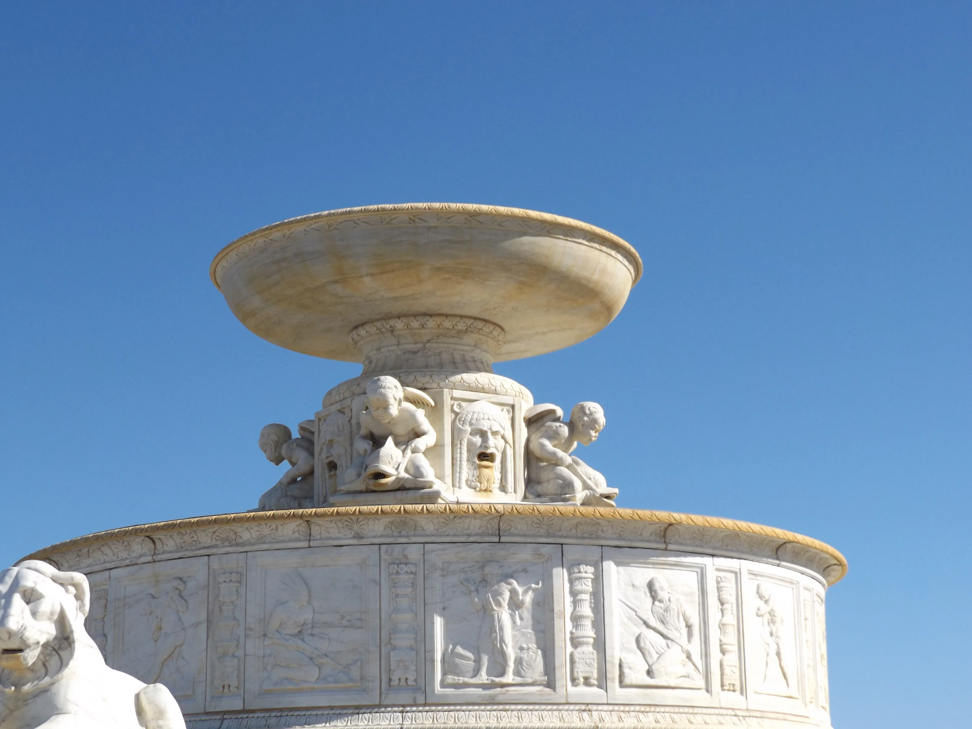 Fountains With No Water
