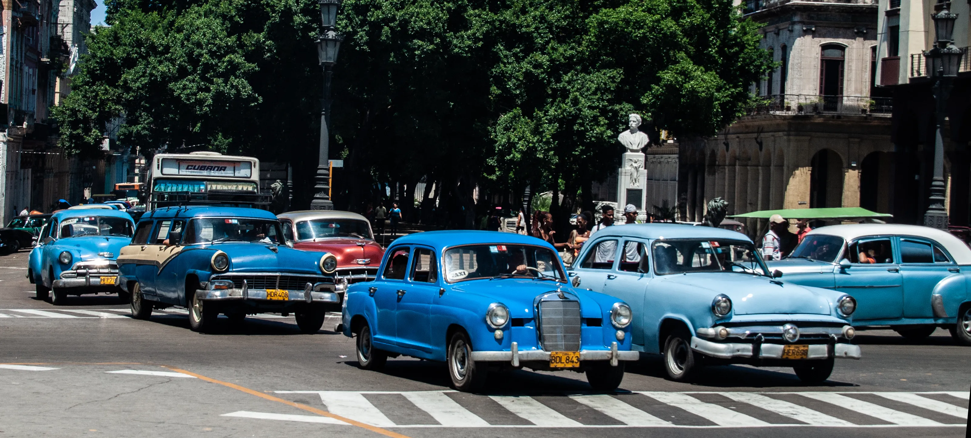Street Cars of Cuba (in colour)