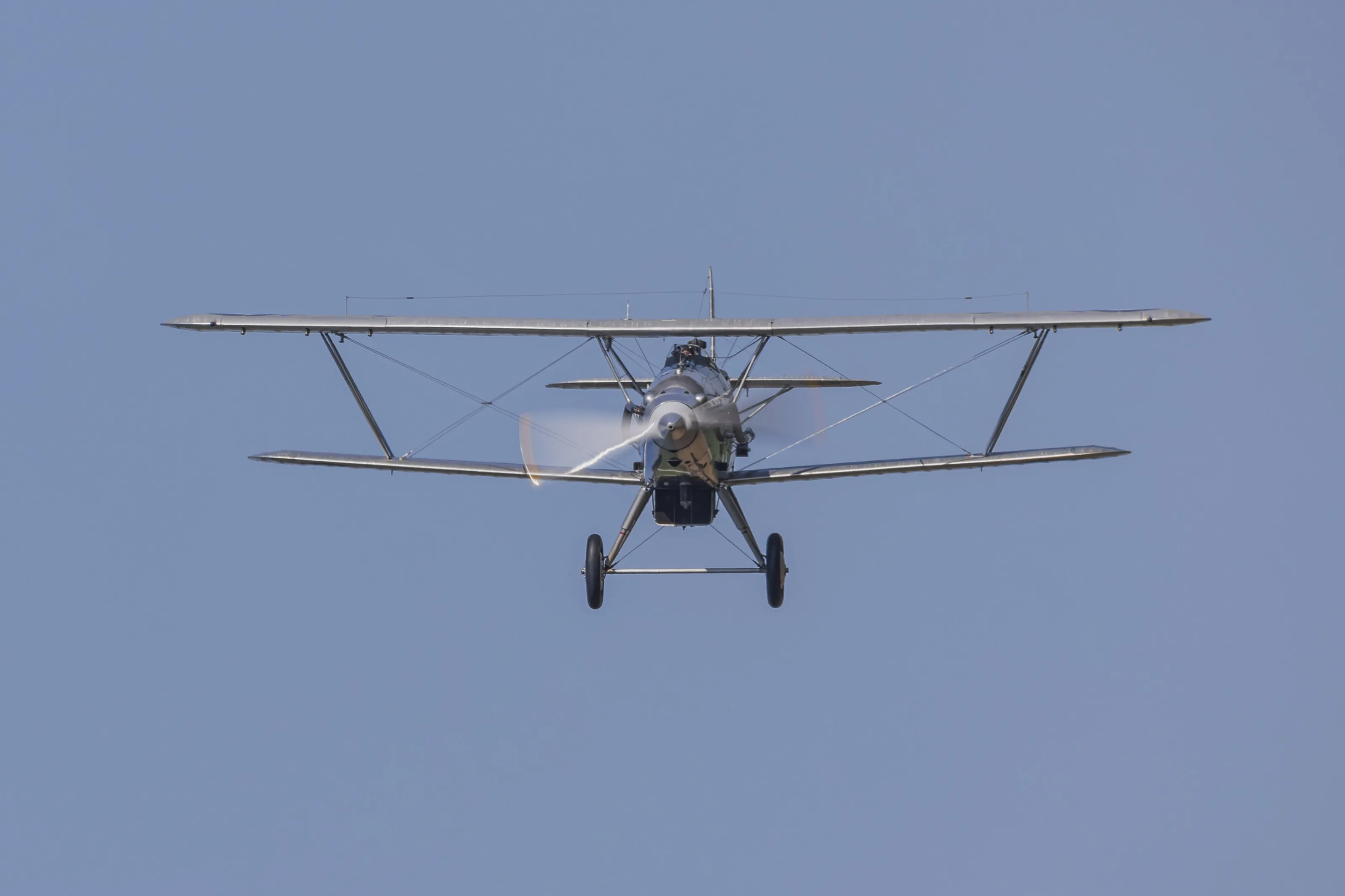 Biplanes and Triplanes in Flight