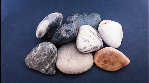 Rocks (no people or animals)