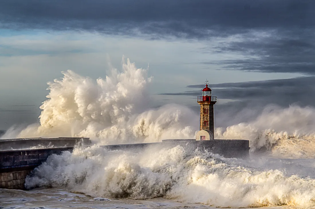 Waves (no people)