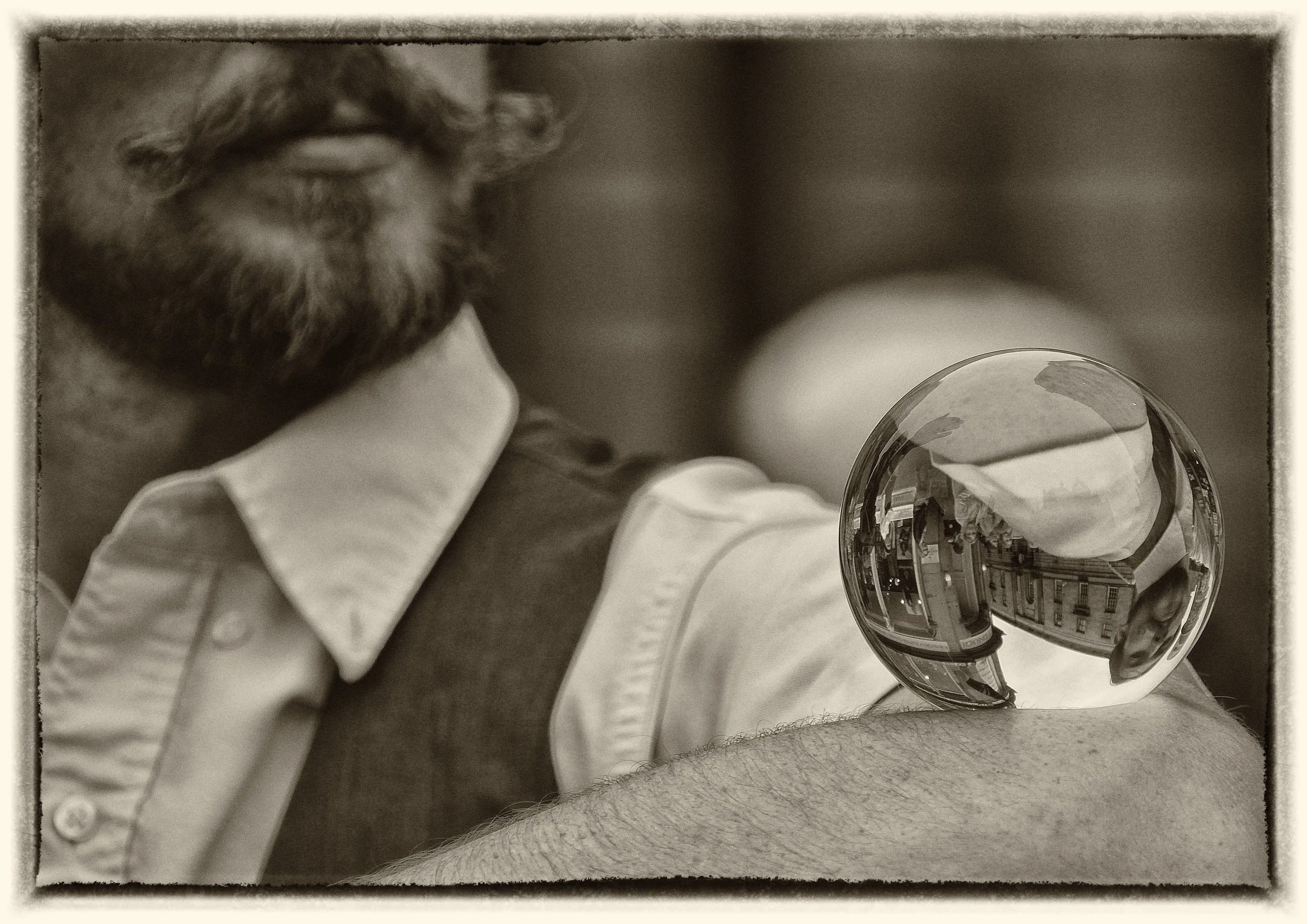Use of a Lensball