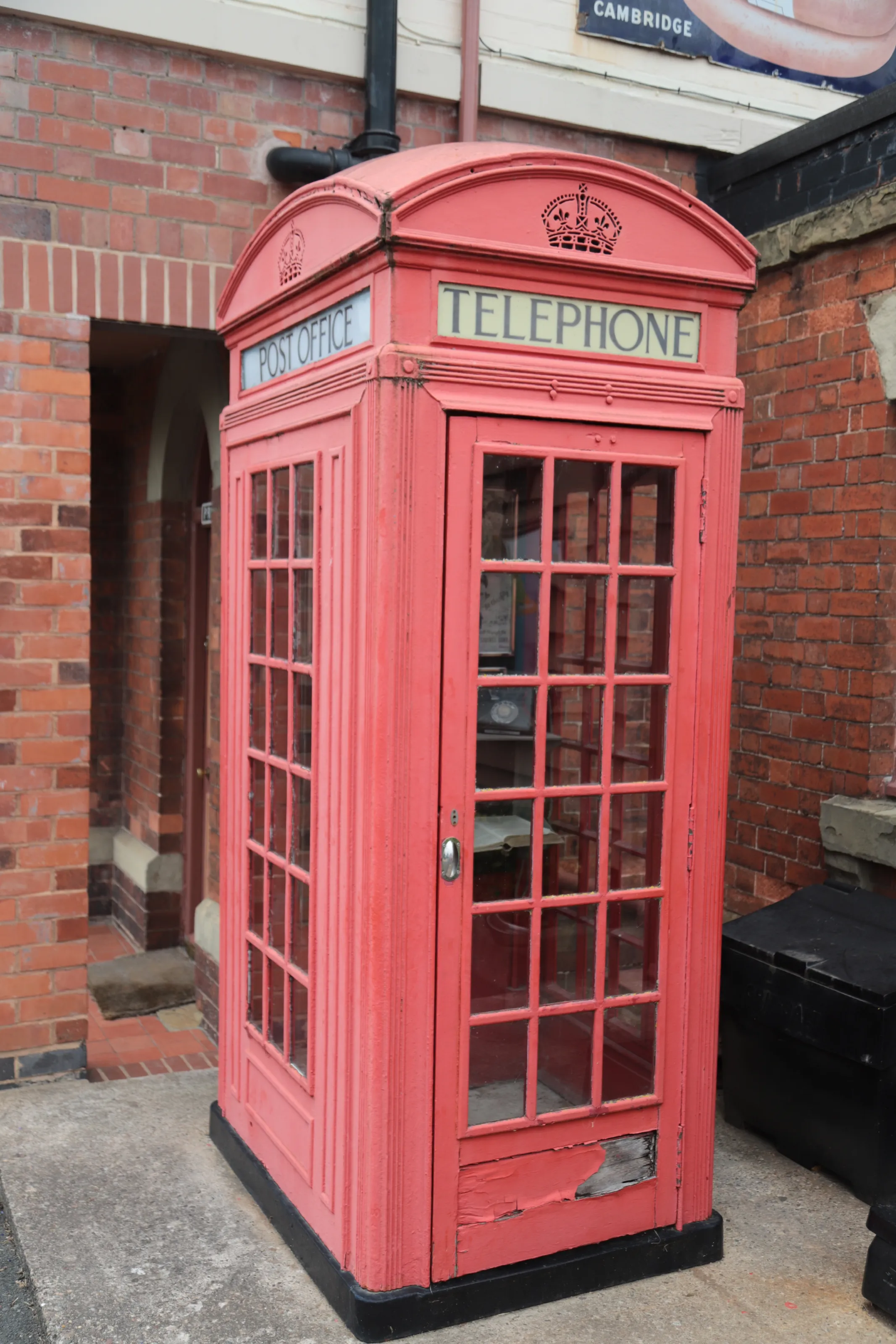 Telephone Boxes (public payphones)