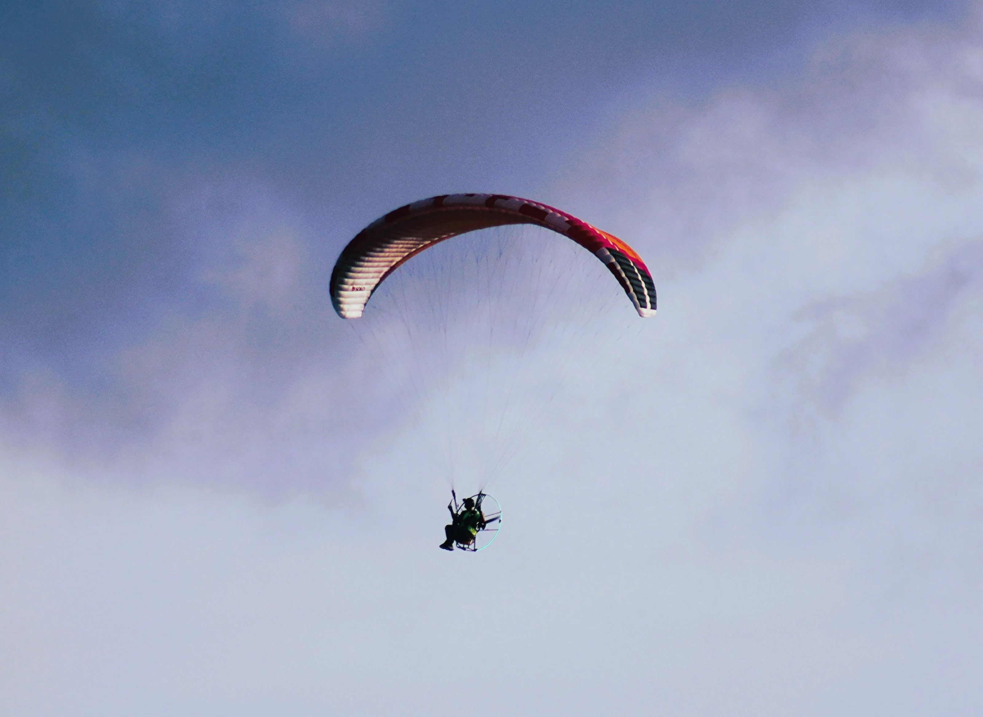 Paragliders and Parasailers in the Air (in colour)