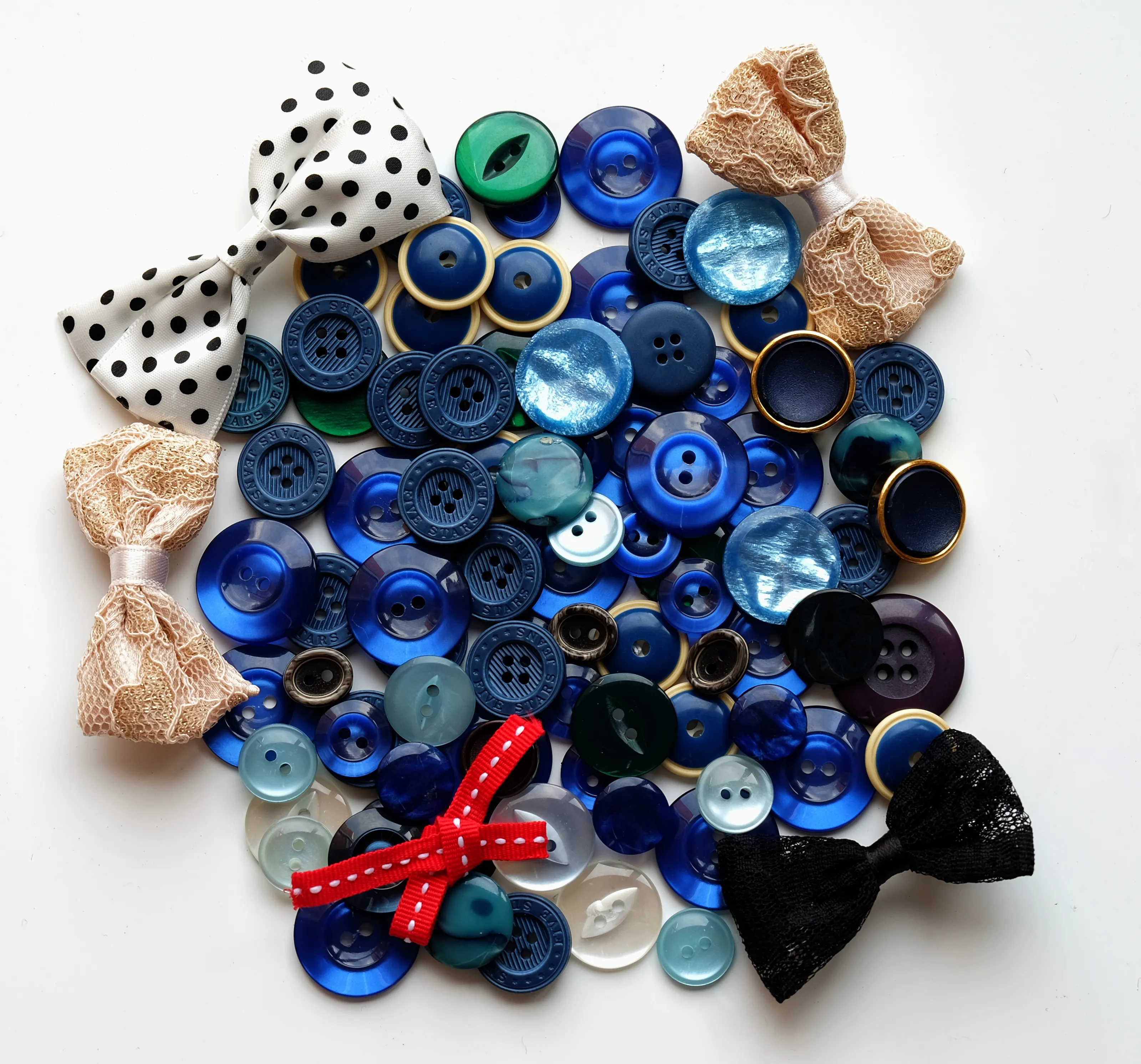 Buttons and Bows (in colour)