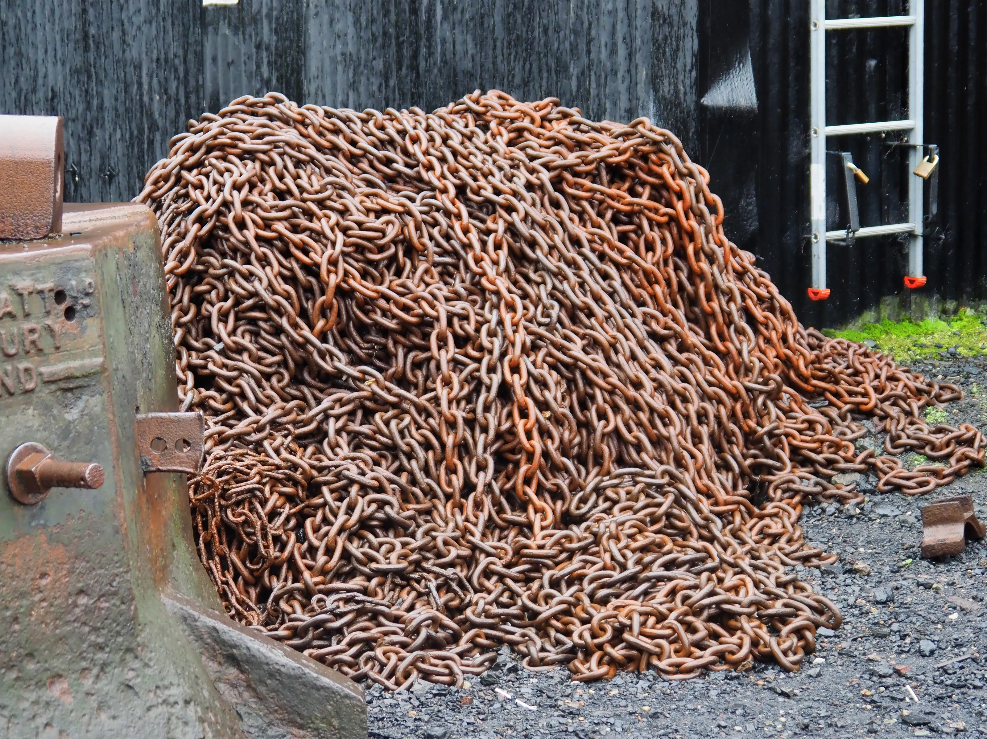Chains (no jewellery)