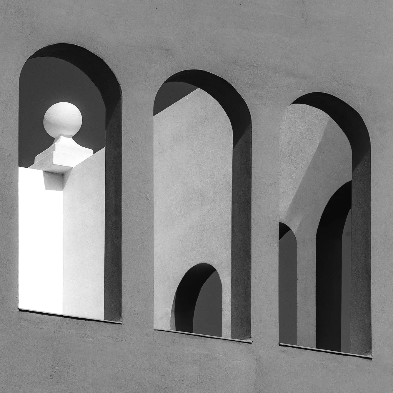 Verticals in Architecture (in black and white)
