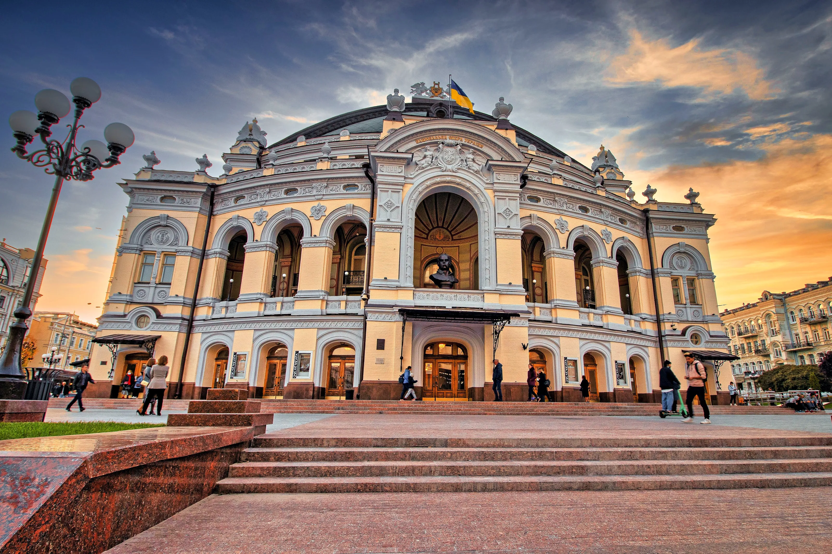 European Theatres, Ballet and Opera Houses