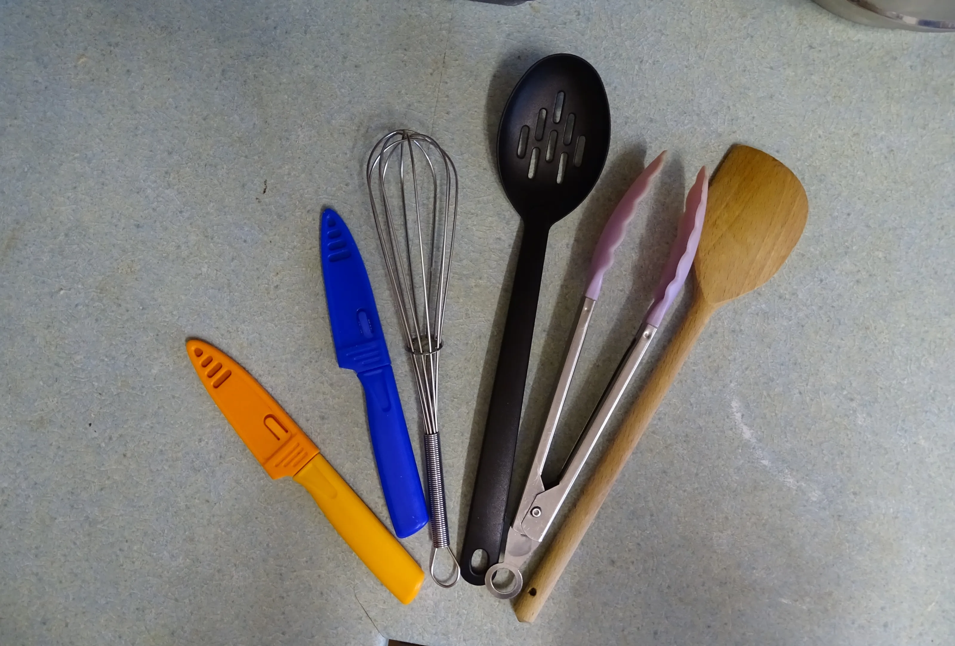 Kitchen Utensils Used by Hand (in colour)