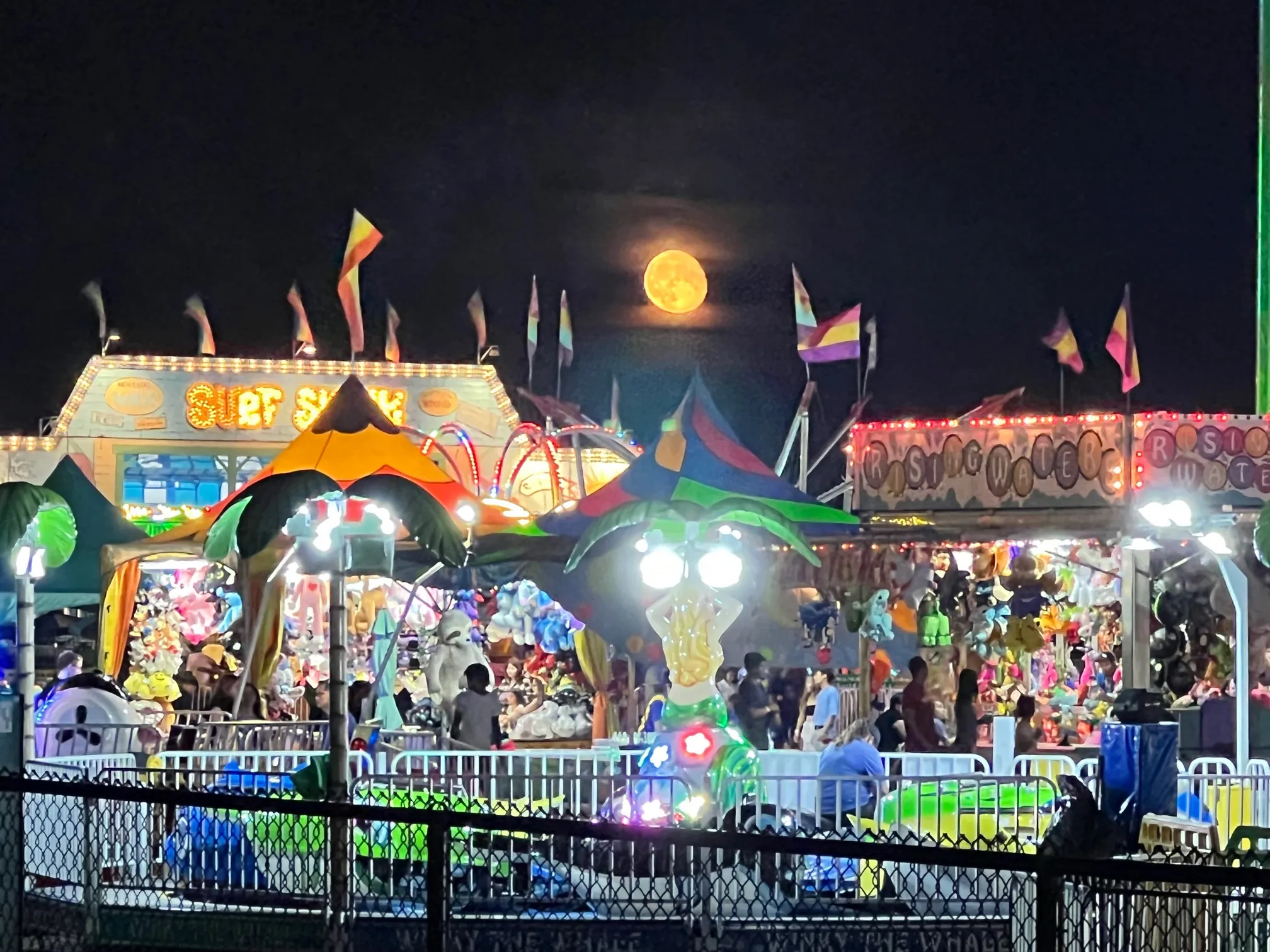 Outdoor Funfairs and Theme Parks