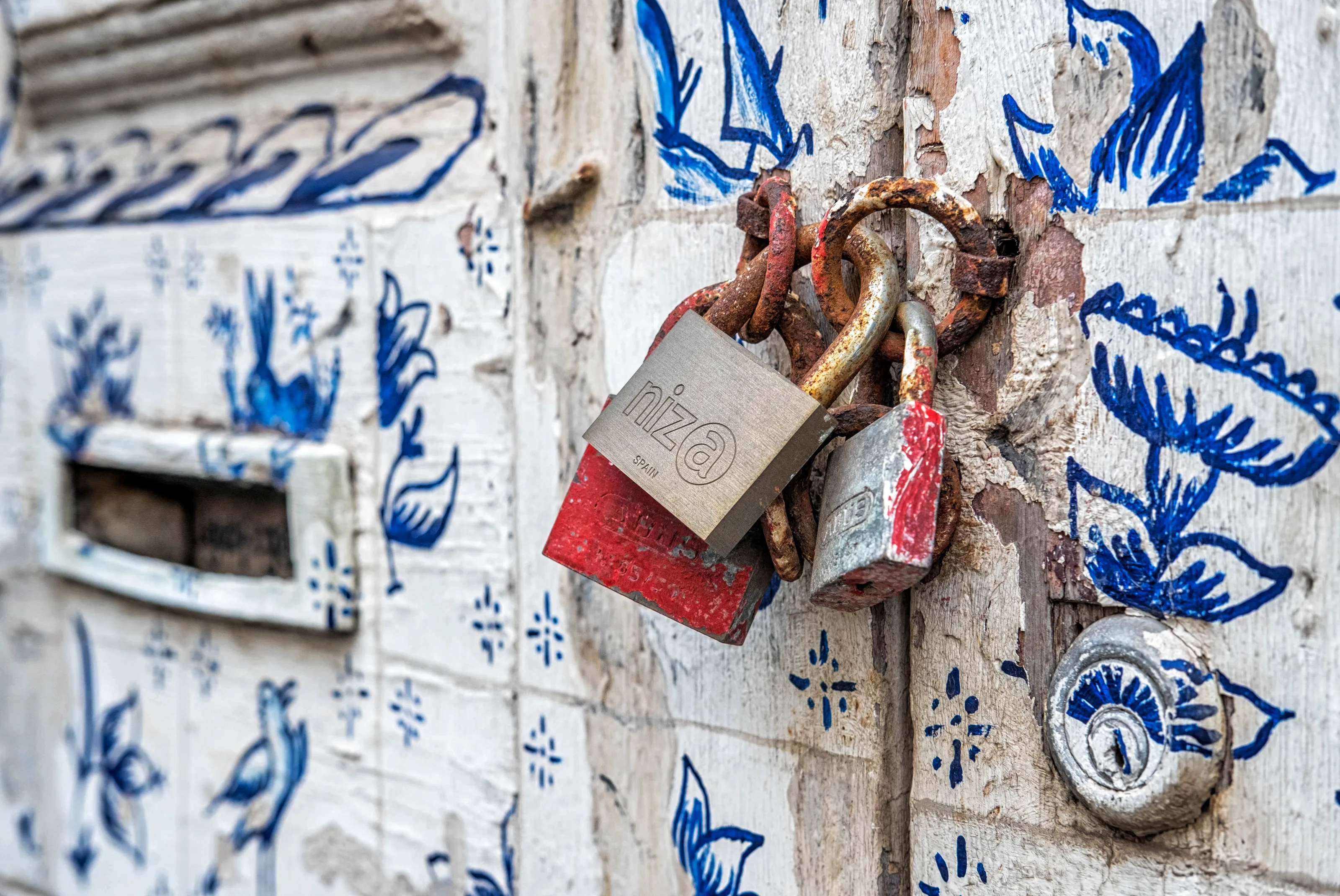 Locks, Keys and Keyholes